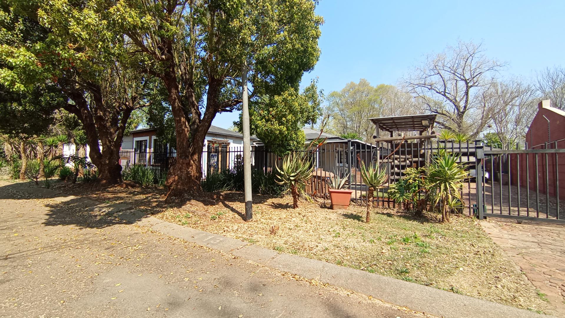 Front View of property in Clubview