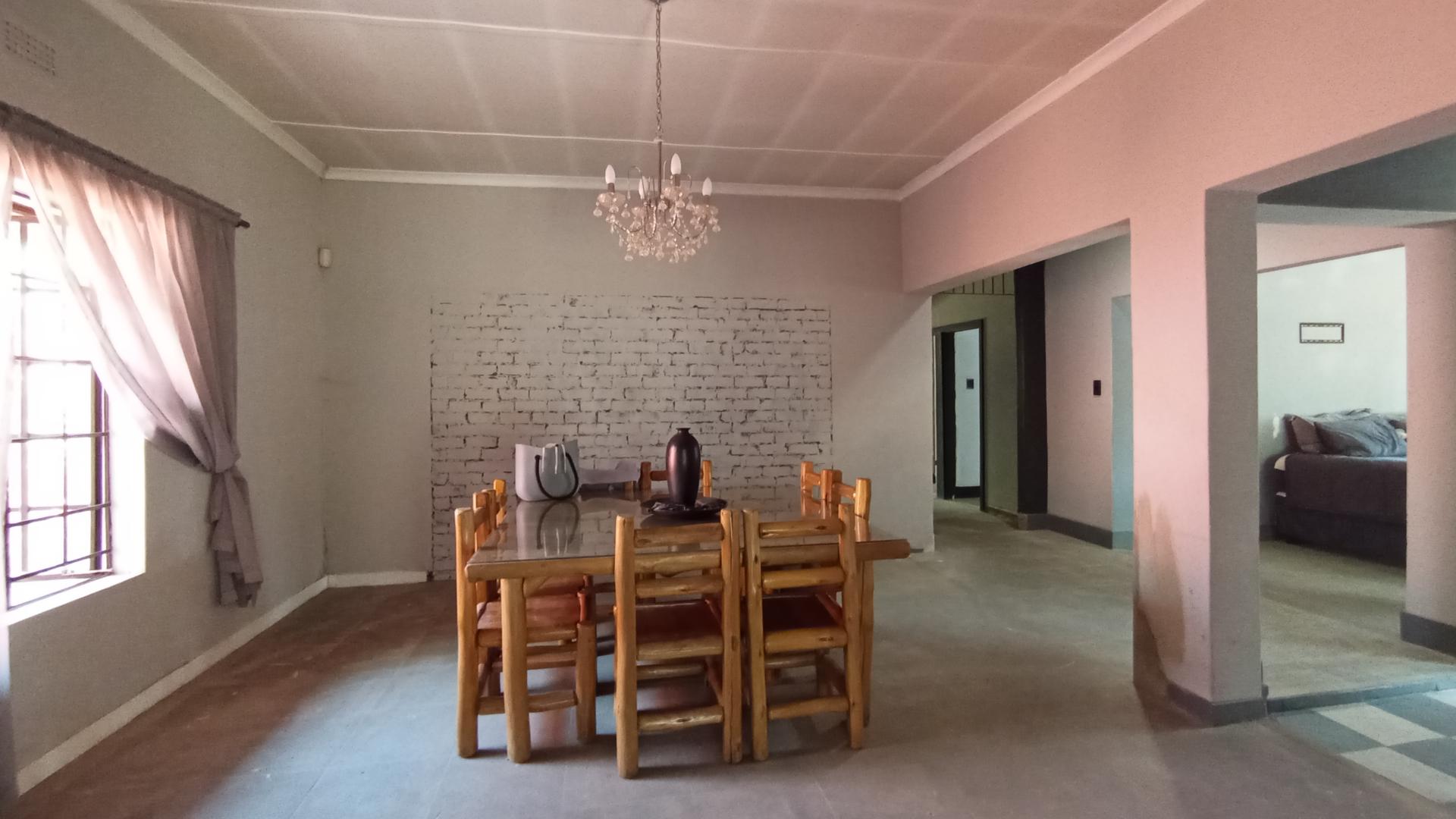 Dining Room - 24 square meters of property in Clubview