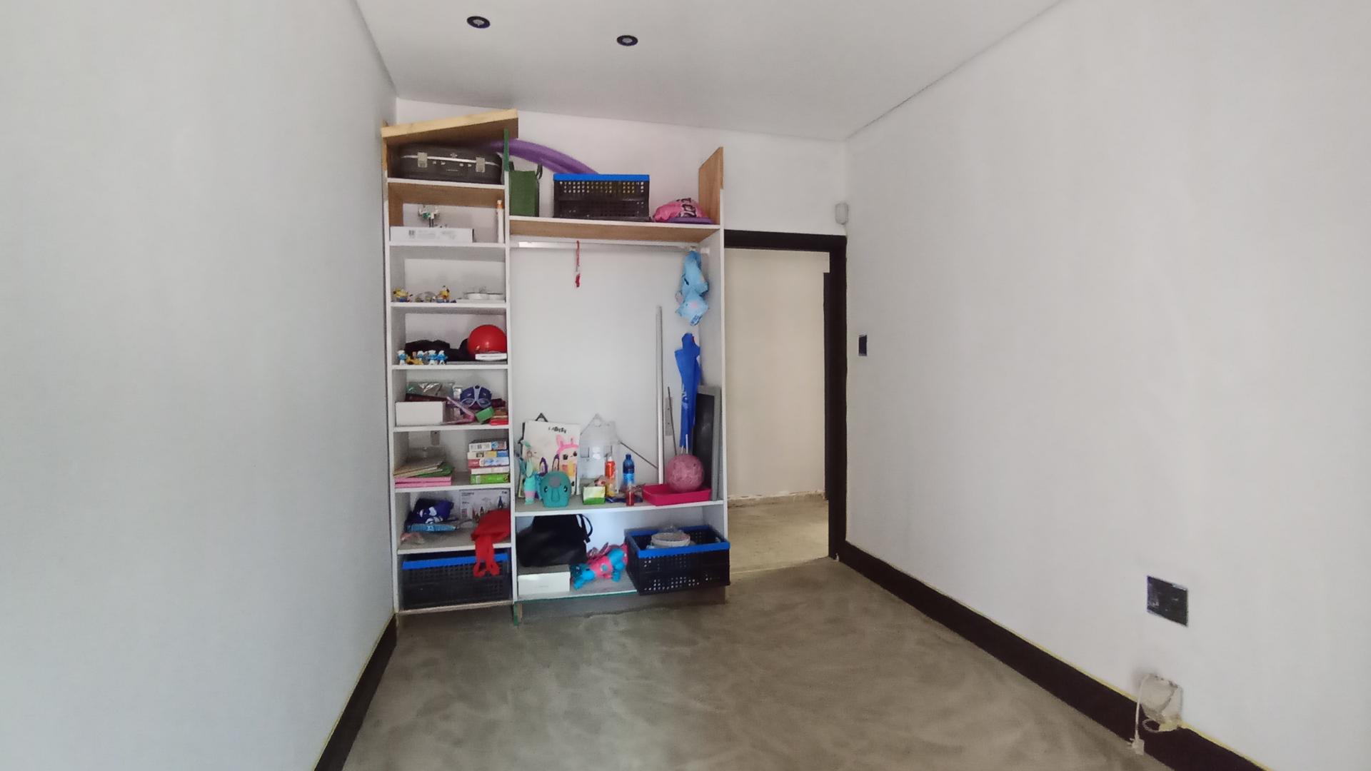 Bed Room 2 - 12 square meters of property in Clubview