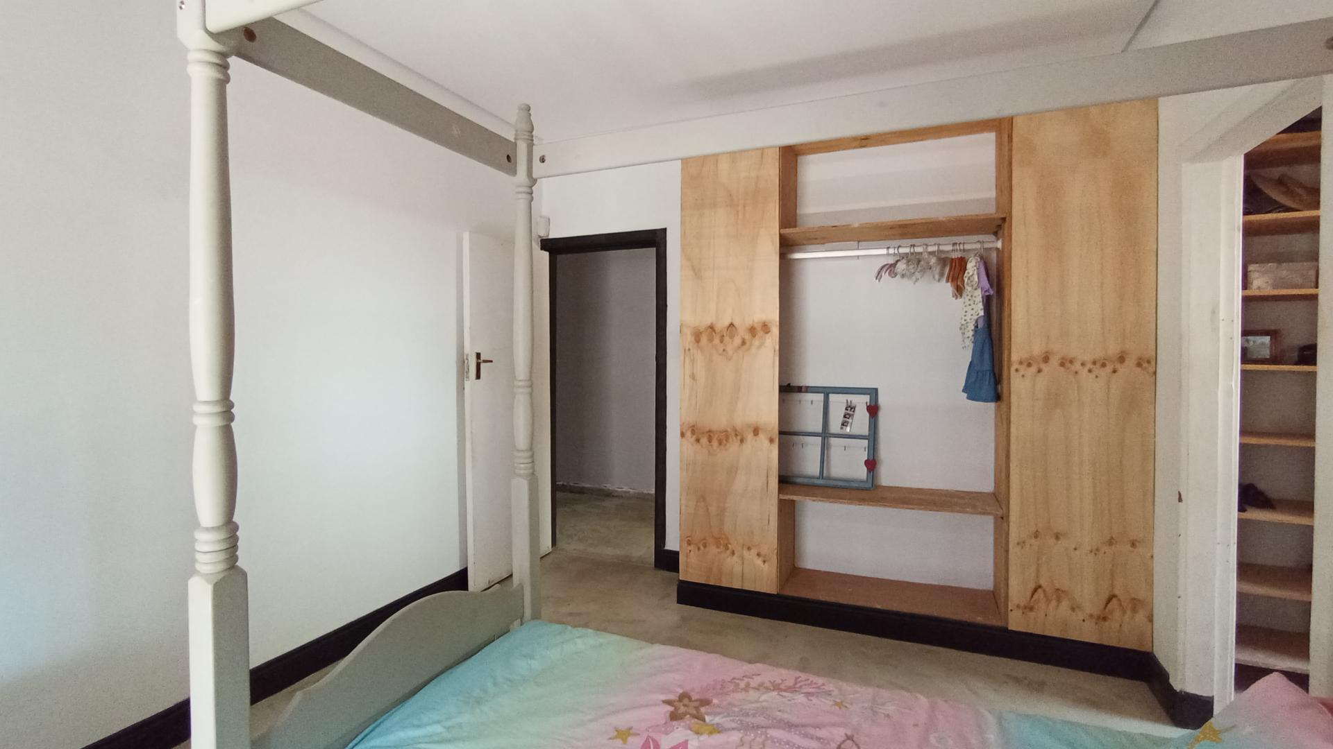 Bed Room 3 - 14 square meters of property in Clubview