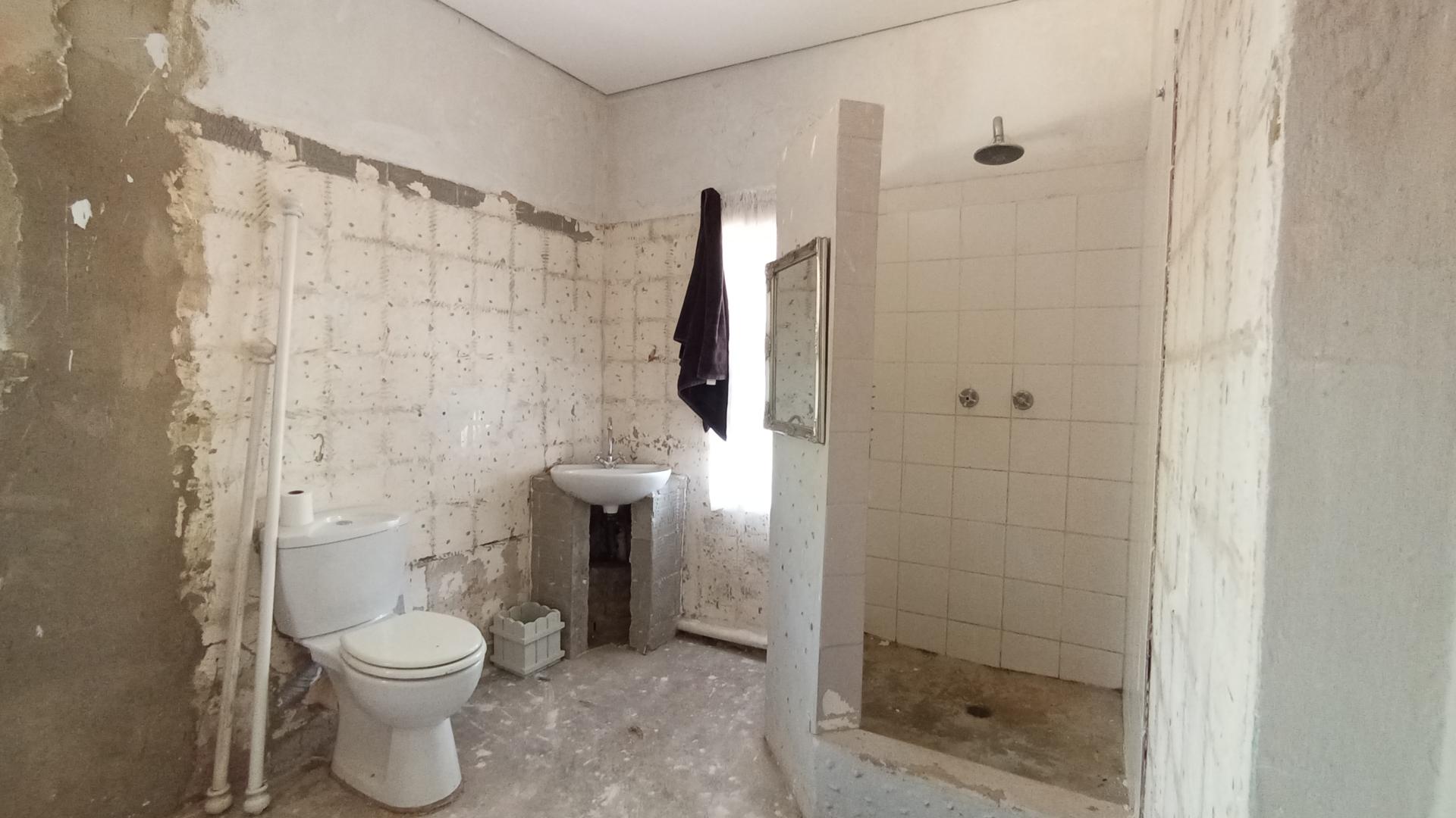 Bathroom 1 - 17 square meters of property in Clubview