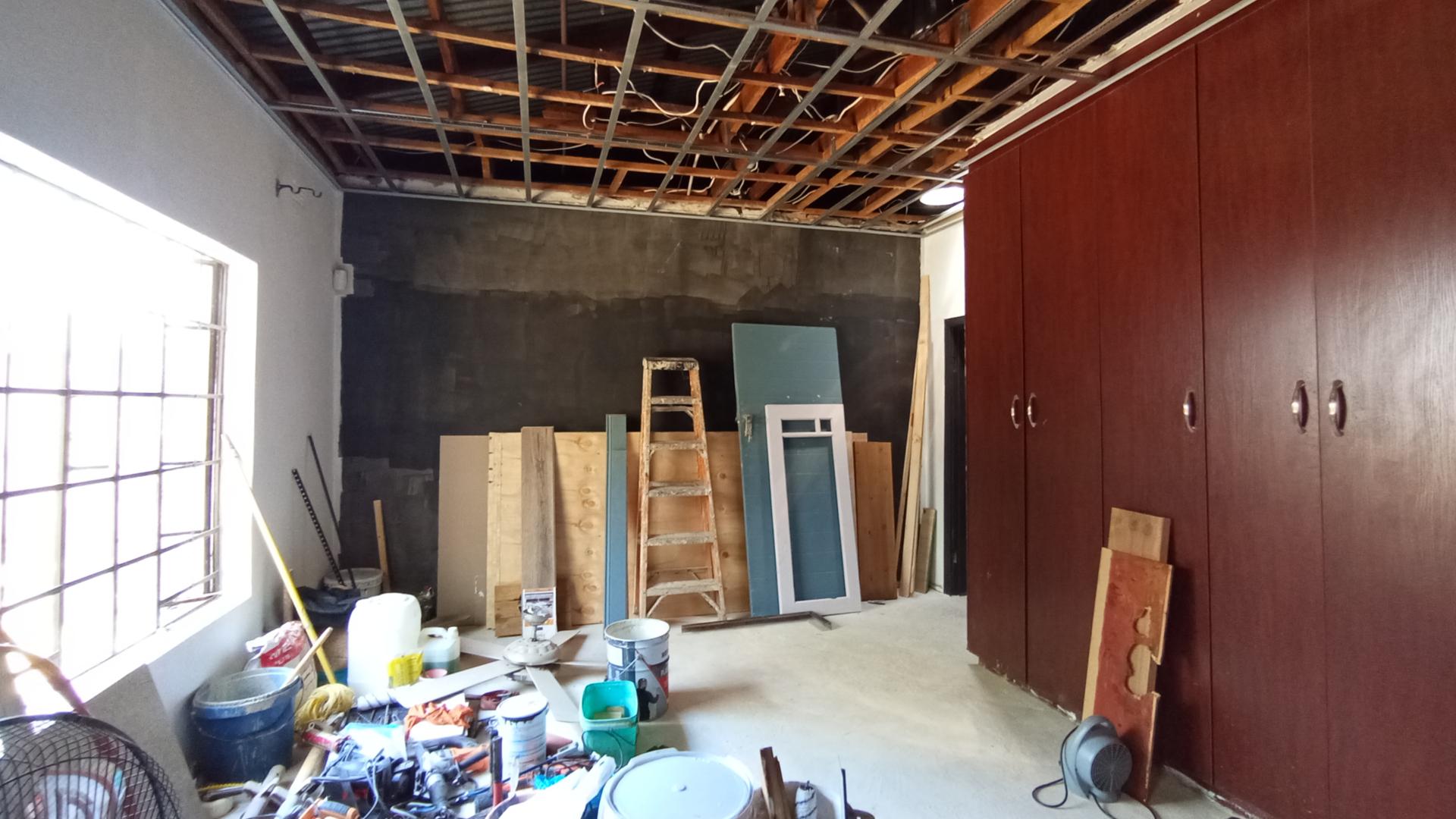 Bed Room 4 - 24 square meters of property in Clubview