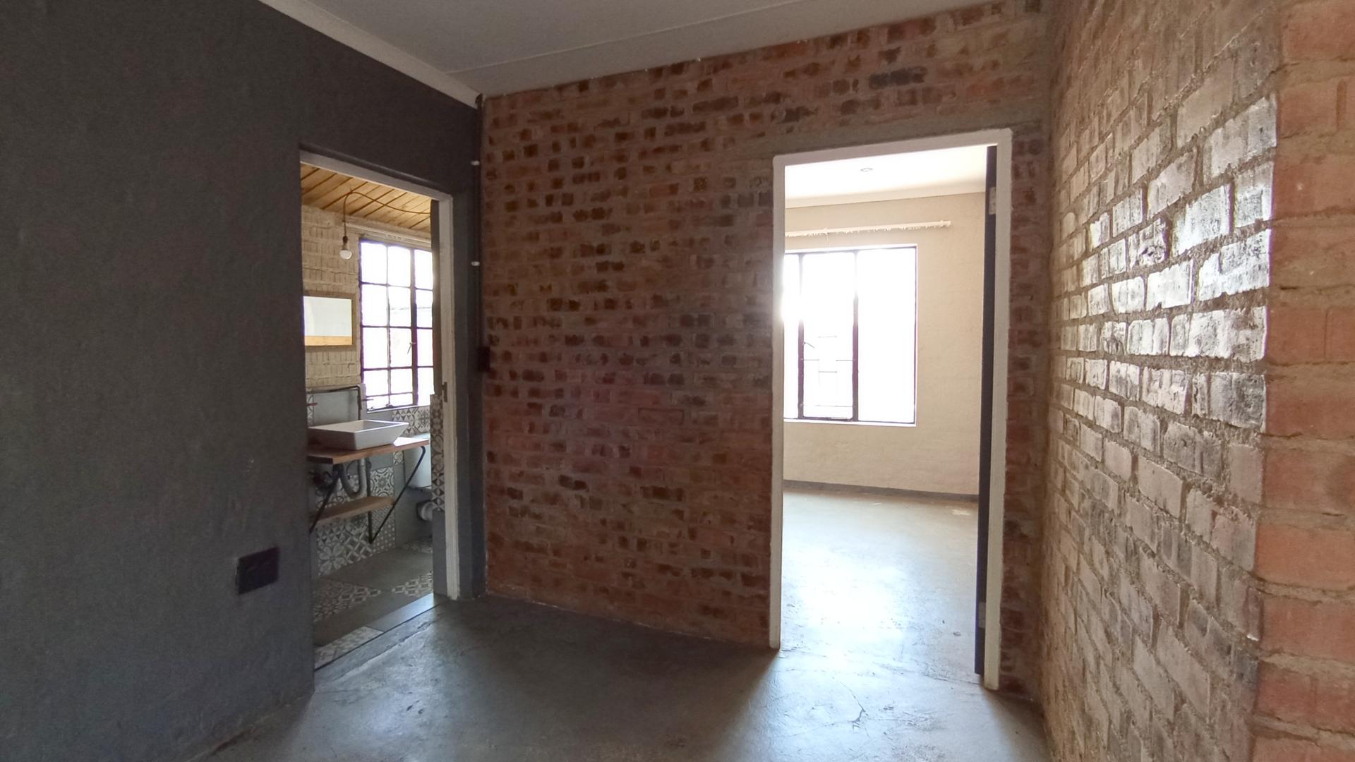 Spaces - 12 square meters of property in Clubview