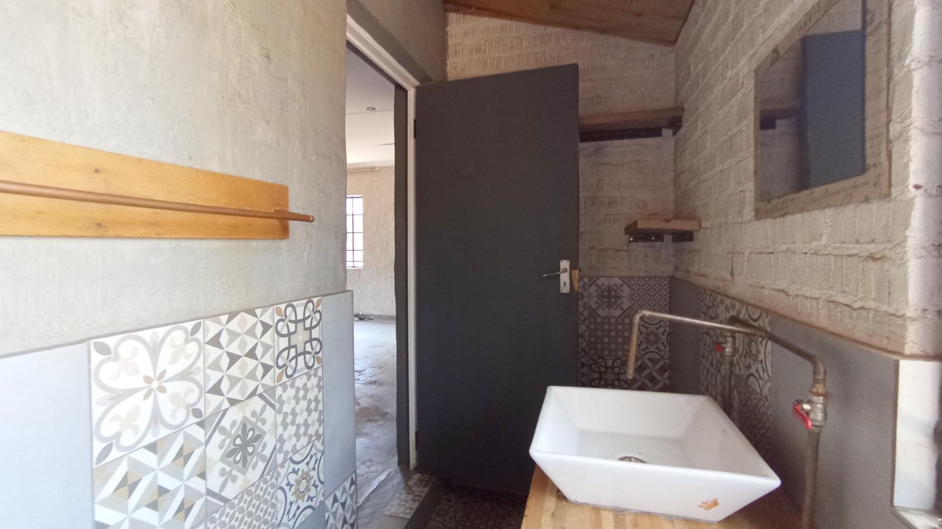 Bathroom 1 - 17 square meters of property in Clubview