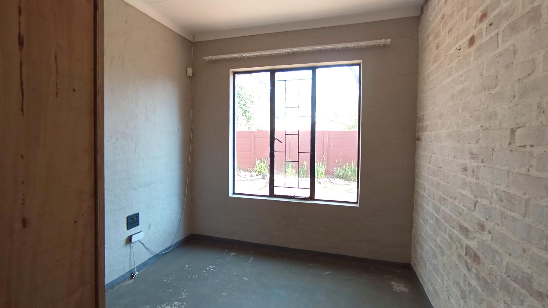 Flatlet - 69 square meters of property in Clubview