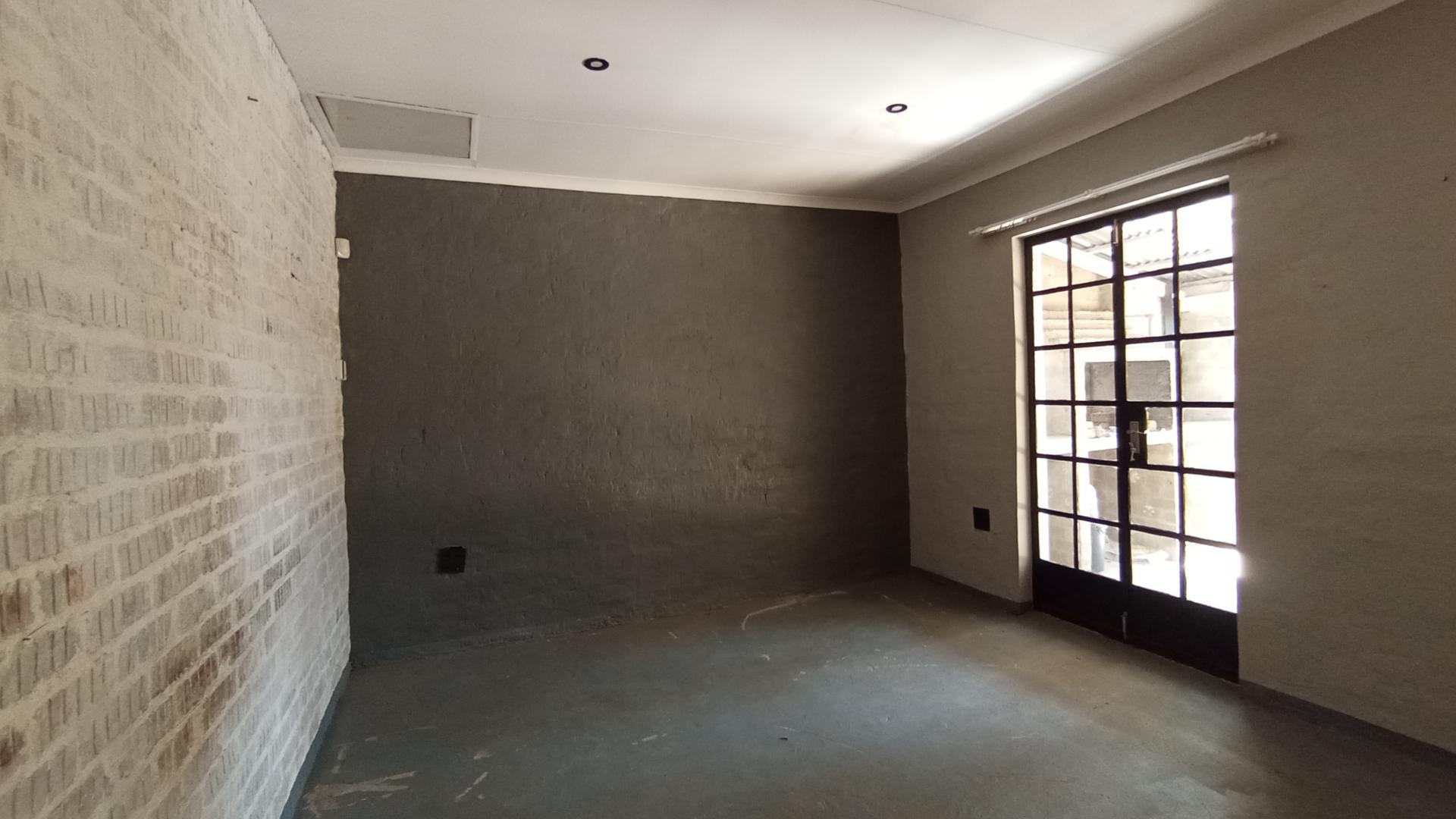 Flatlet - 69 square meters of property in Clubview