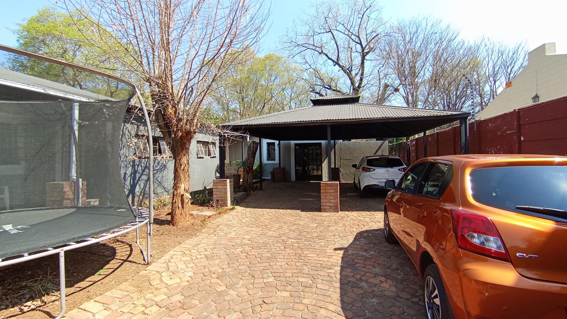 Front View of property in Clubview
