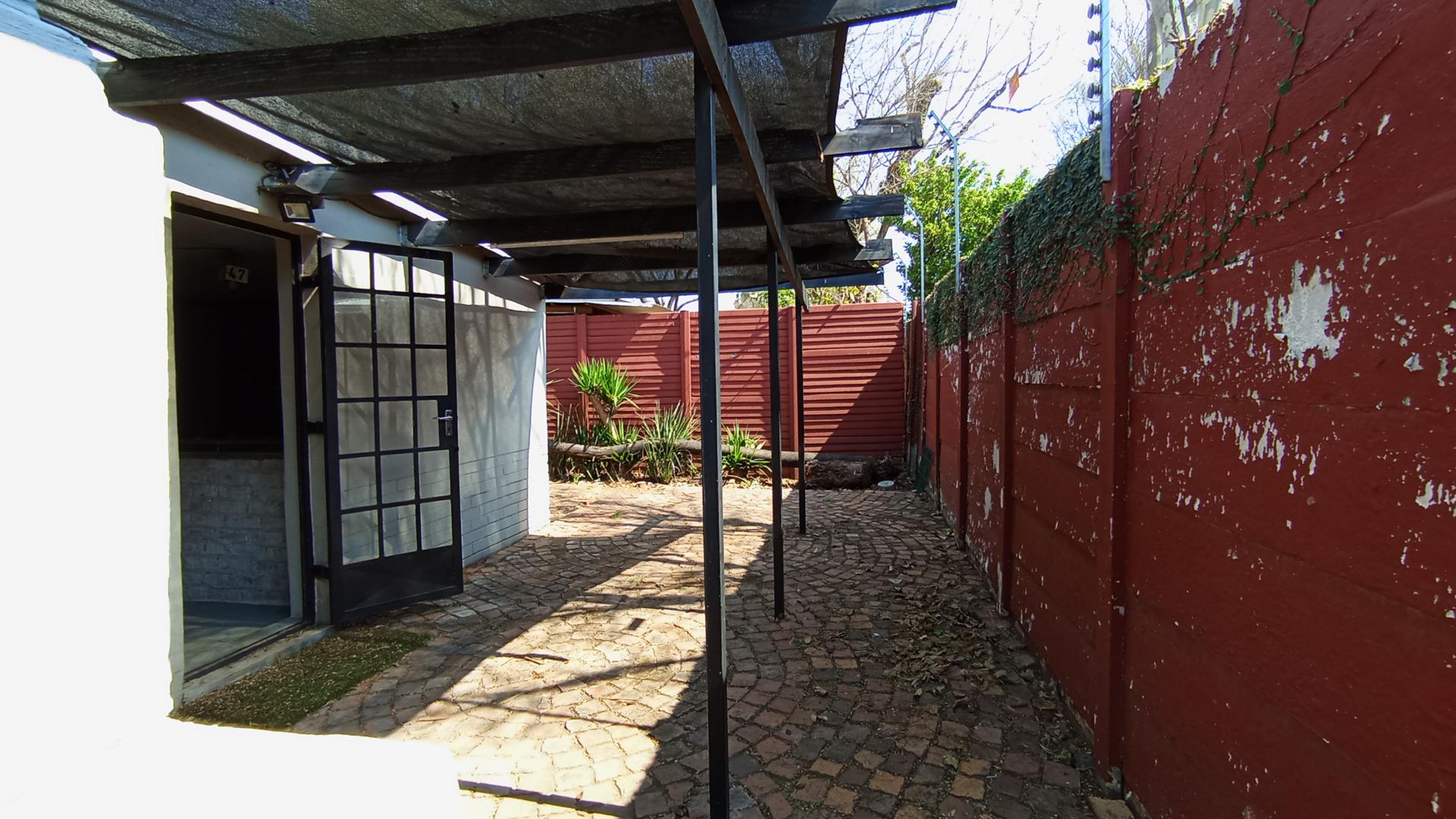 Patio - 74 square meters of property in Clubview