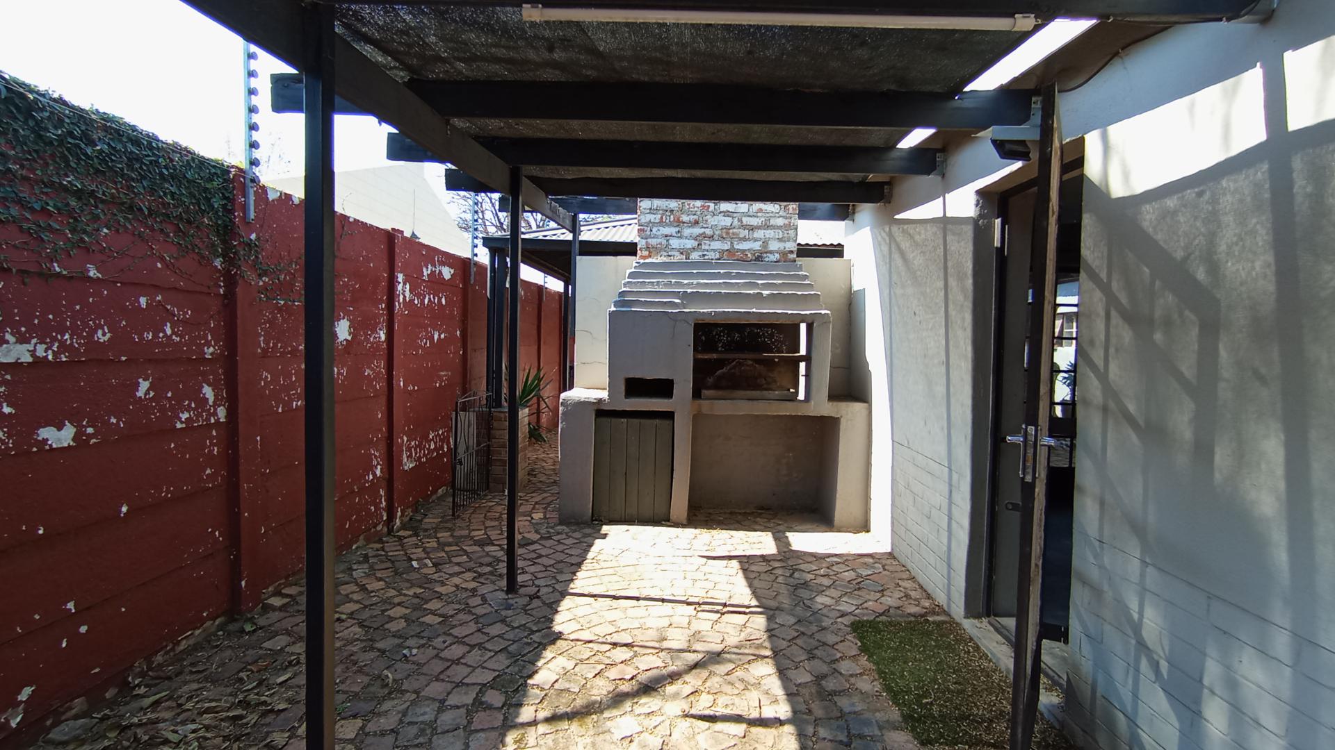 Patio - 74 square meters of property in Clubview