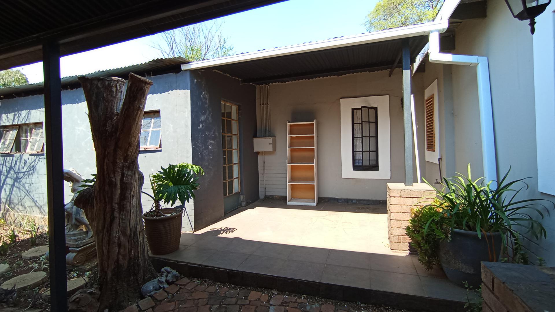 Patio - 74 square meters of property in Clubview