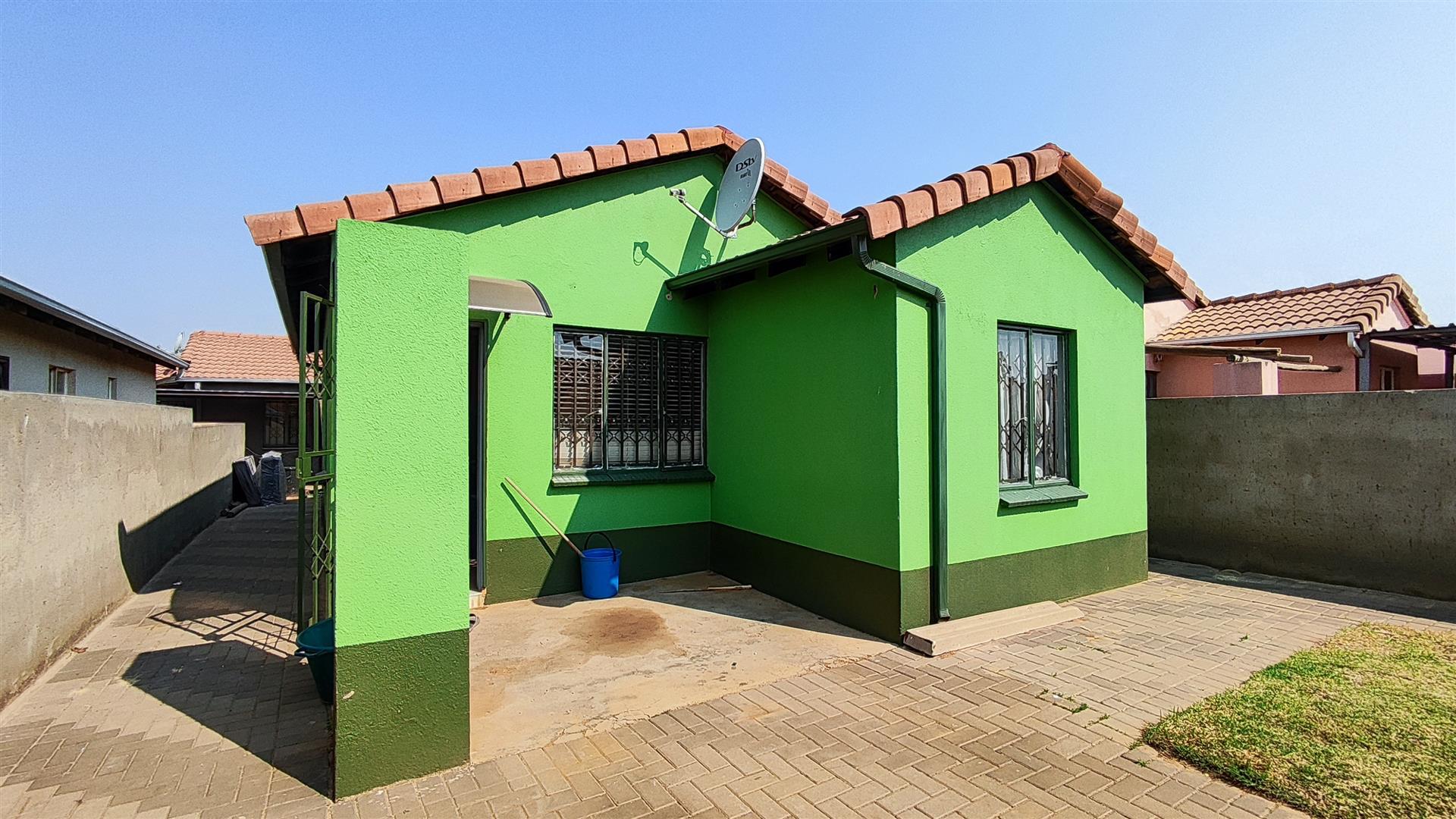 Front View of property in Windmill Park