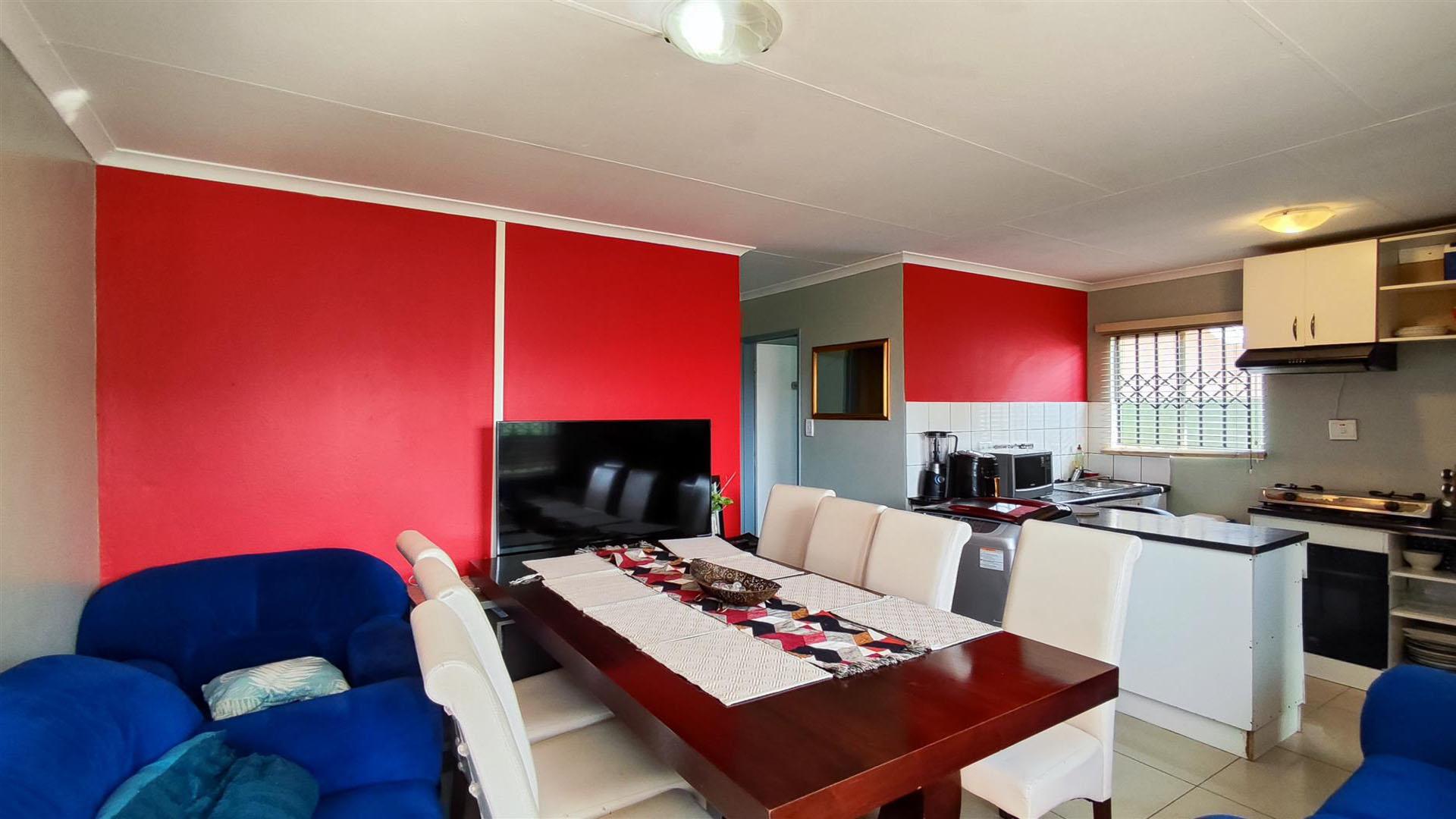 Lounges - 21 square meters of property in Windmill Park