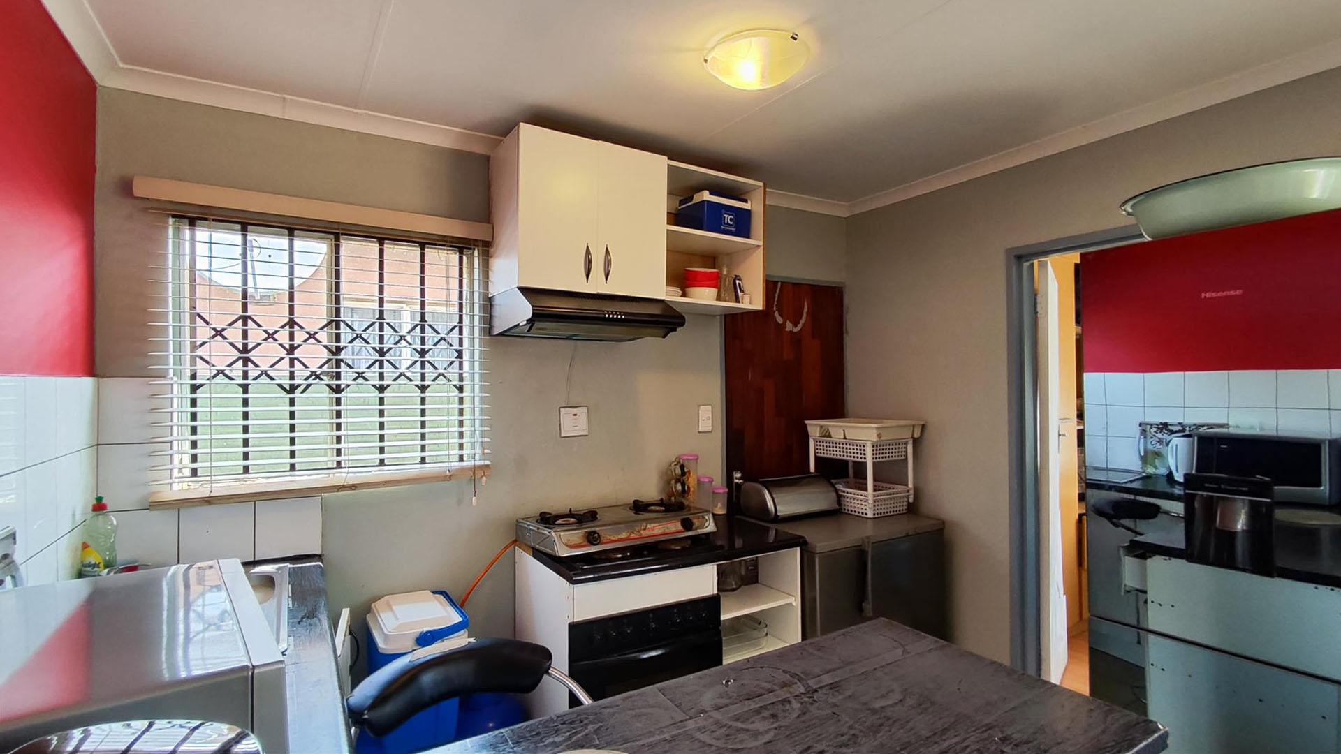 Kitchen - 8 square meters of property in Windmill Park