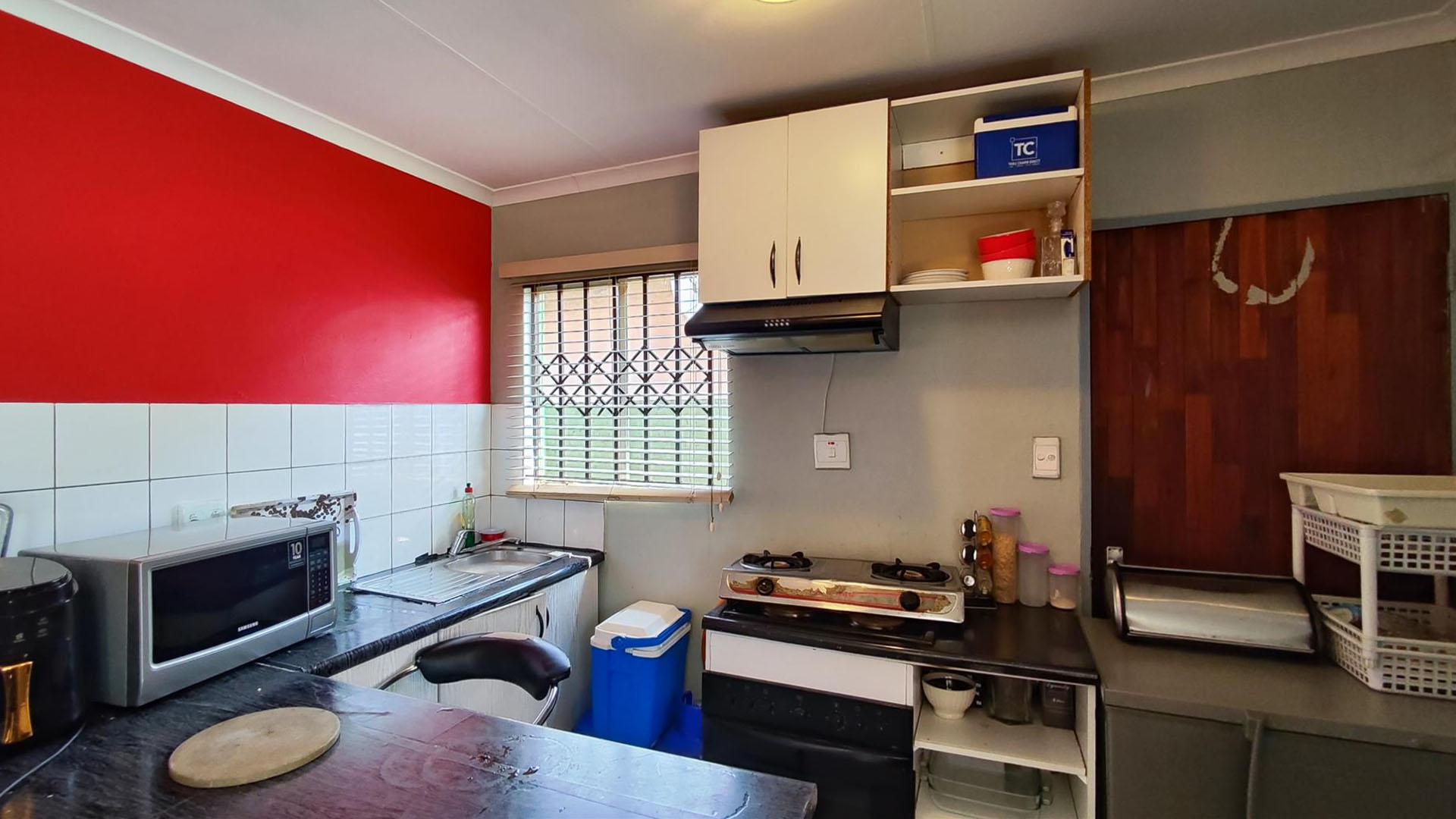 Kitchen - 8 square meters of property in Windmill Park