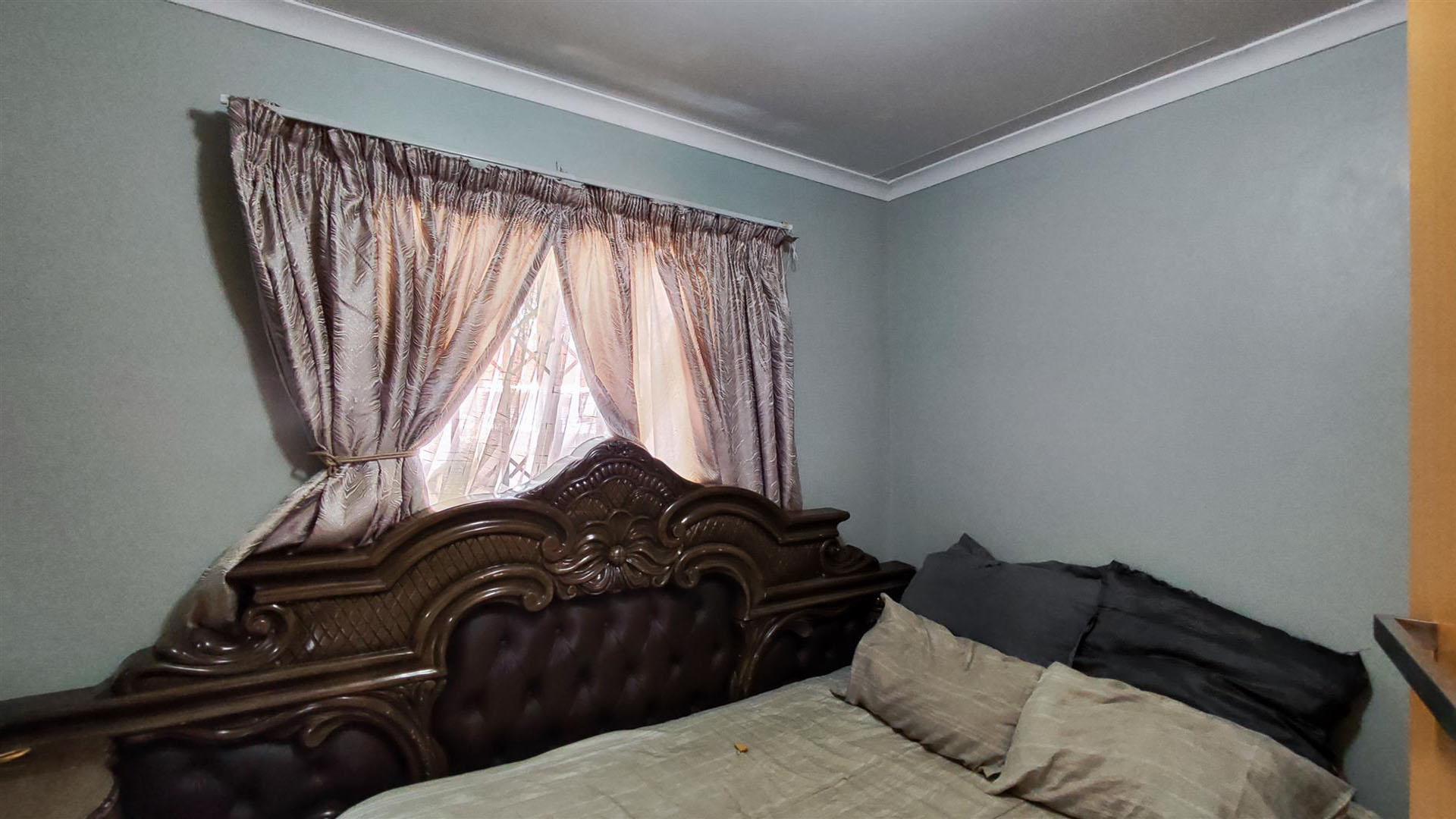 Bed Room 2 - 13 square meters of property in Windmill Park