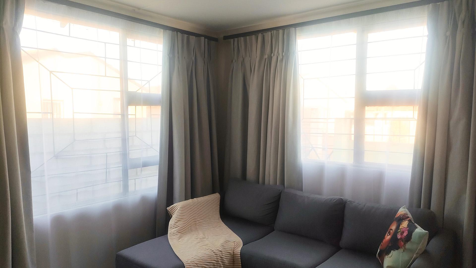 Lounges of property in Motherwell