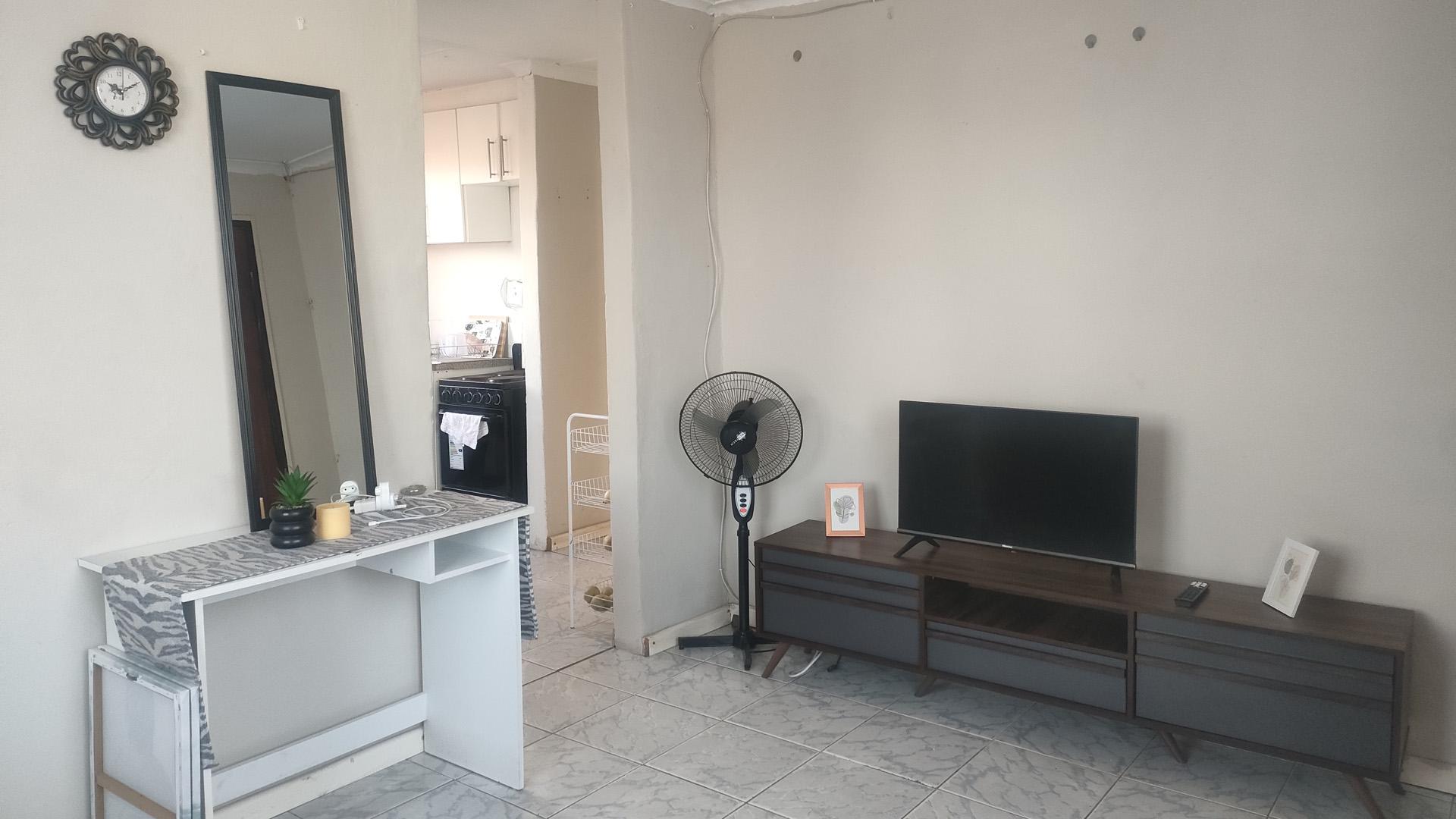 Lounges of property in Motherwell