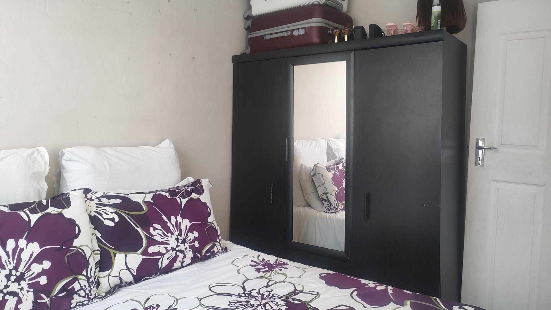 Bed Room 1 of property in Motherwell