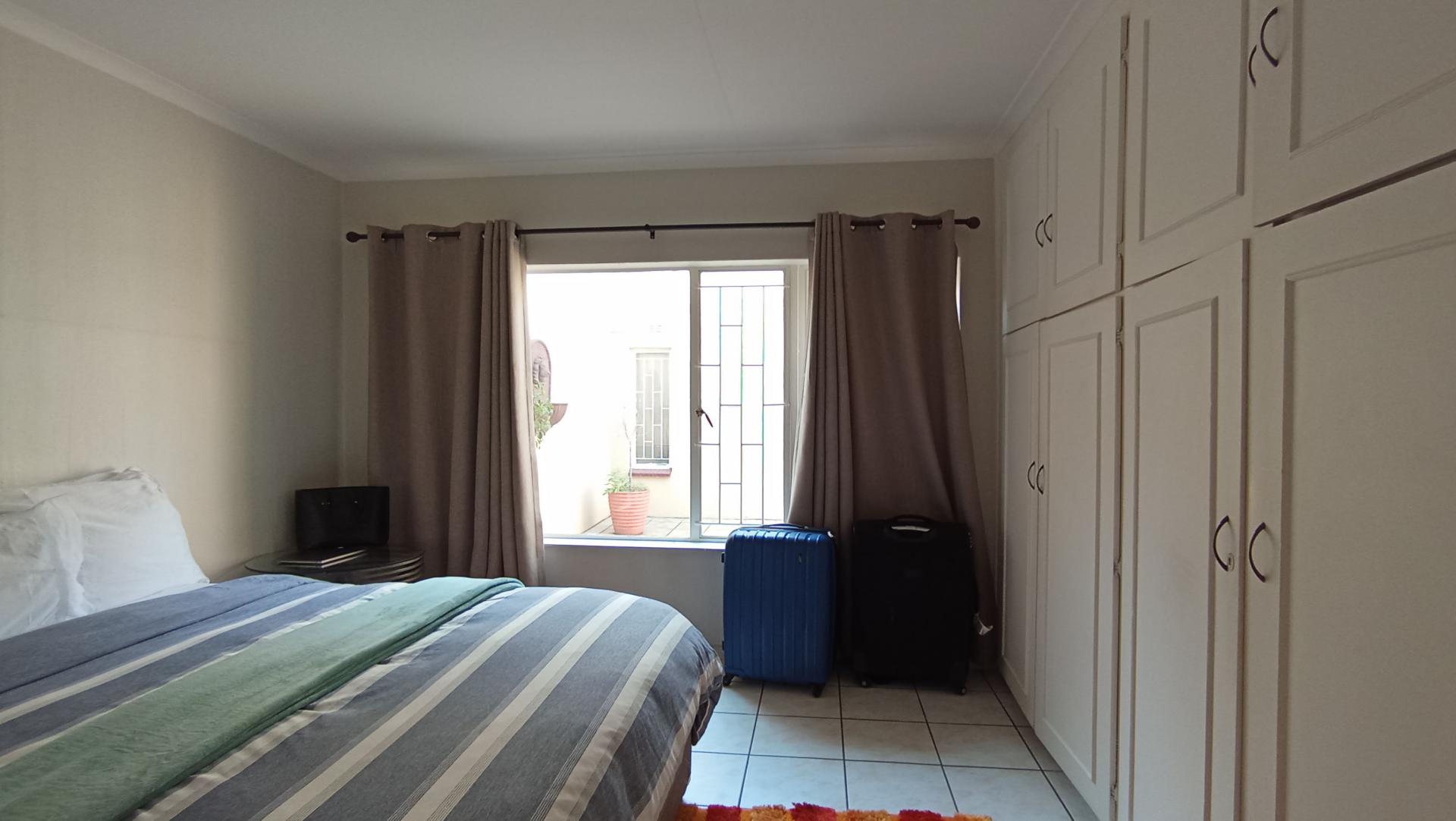 Main Bedroom - 17 square meters of property in Bryanston
