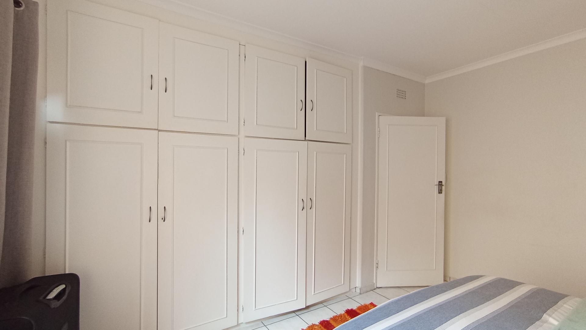 Main Bedroom - 17 square meters of property in Bryanston