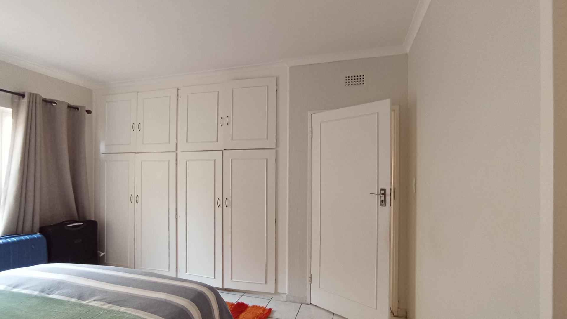 Main Bedroom - 17 square meters of property in Bryanston