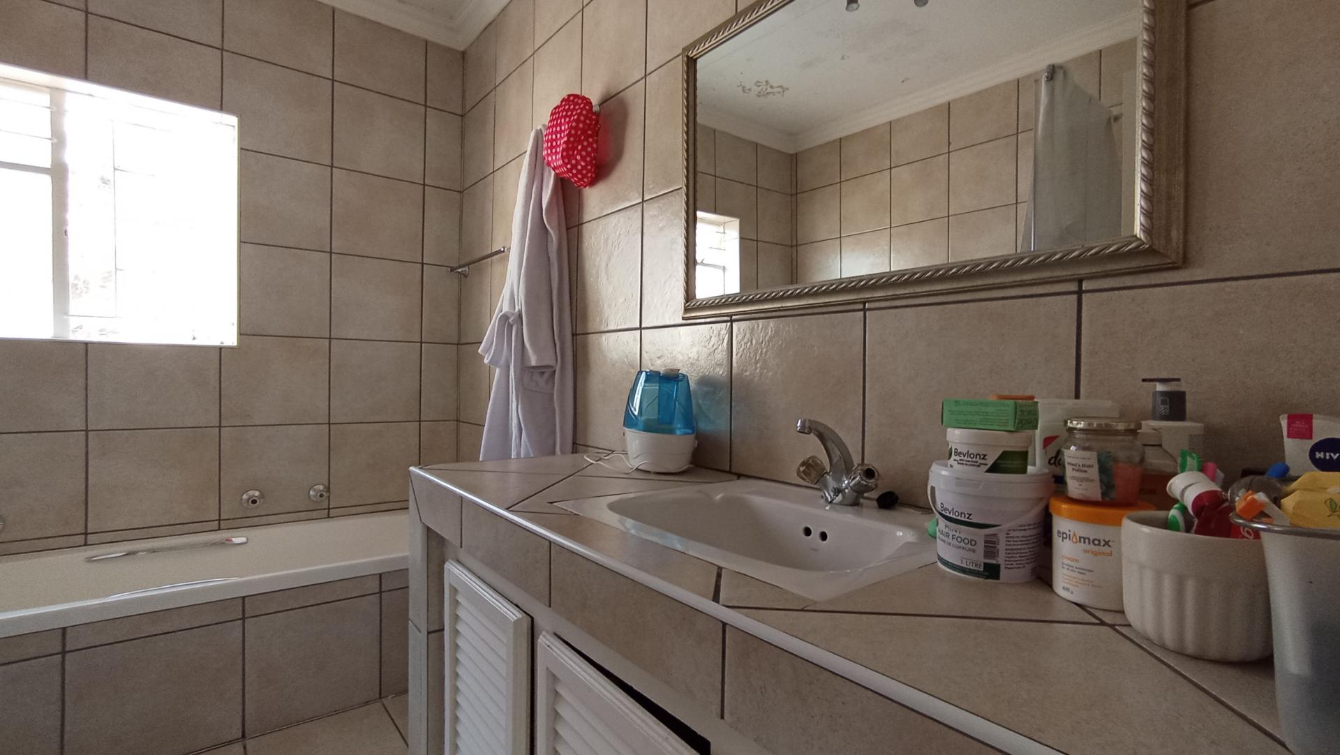 Main Bathroom - 8 square meters of property in Bryanston