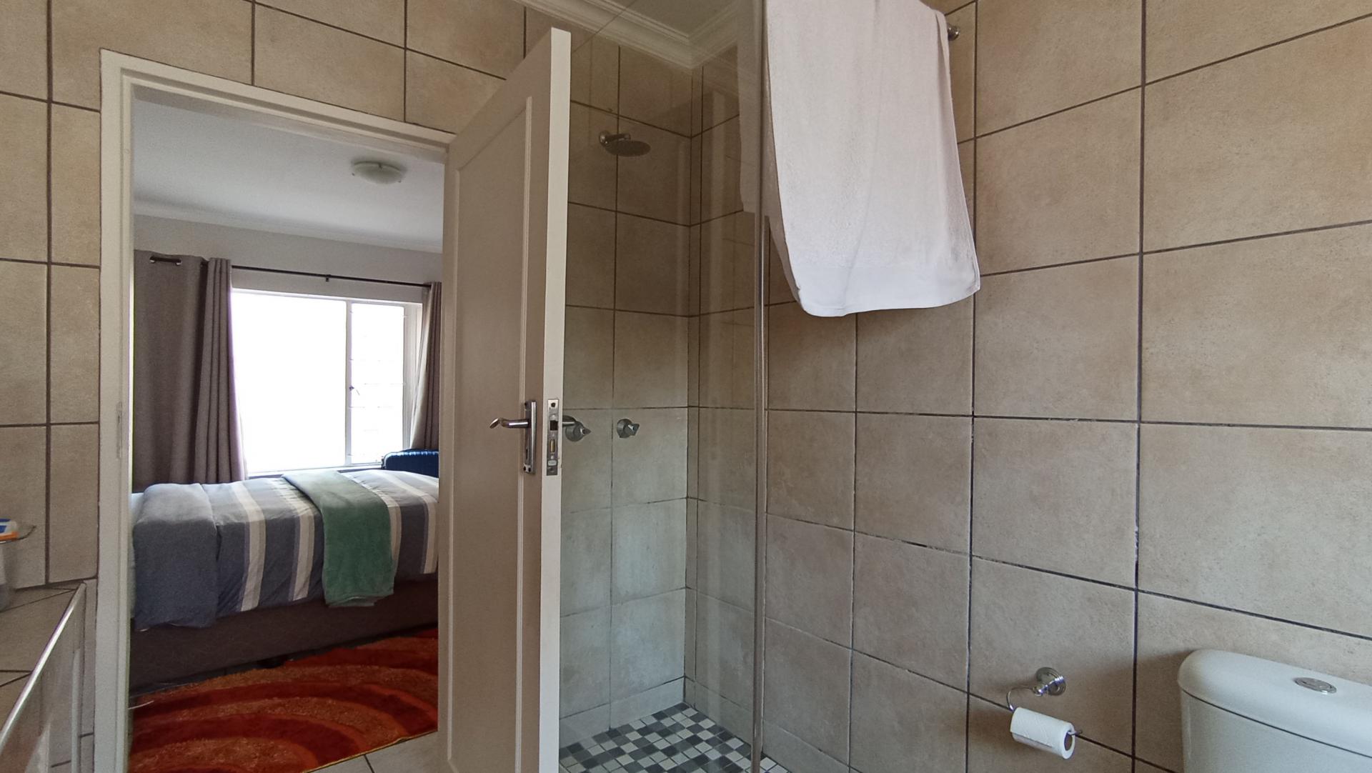 Main Bathroom - 8 square meters of property in Bryanston