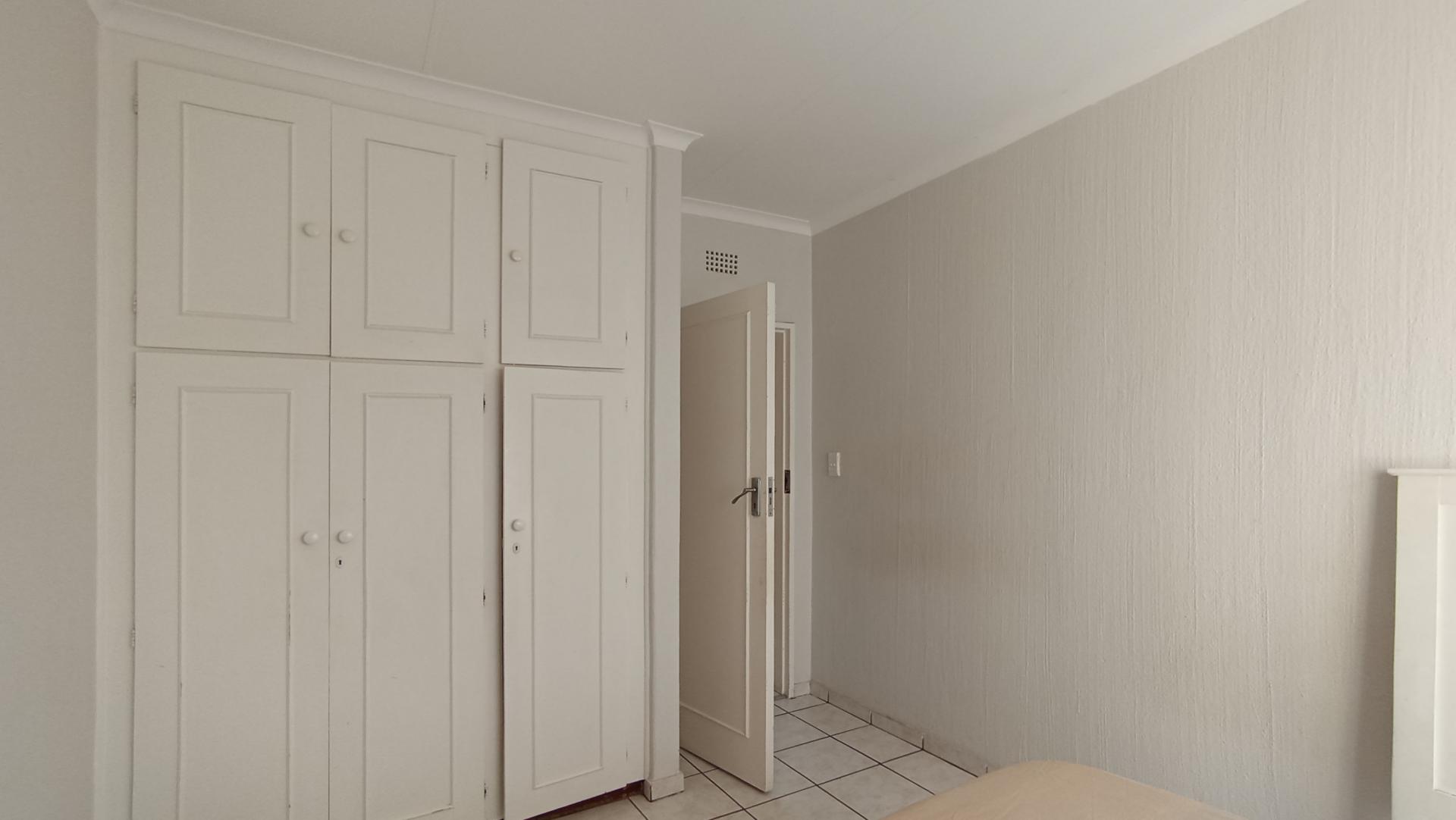 Bed Room 2 - 11 square meters of property in Bryanston