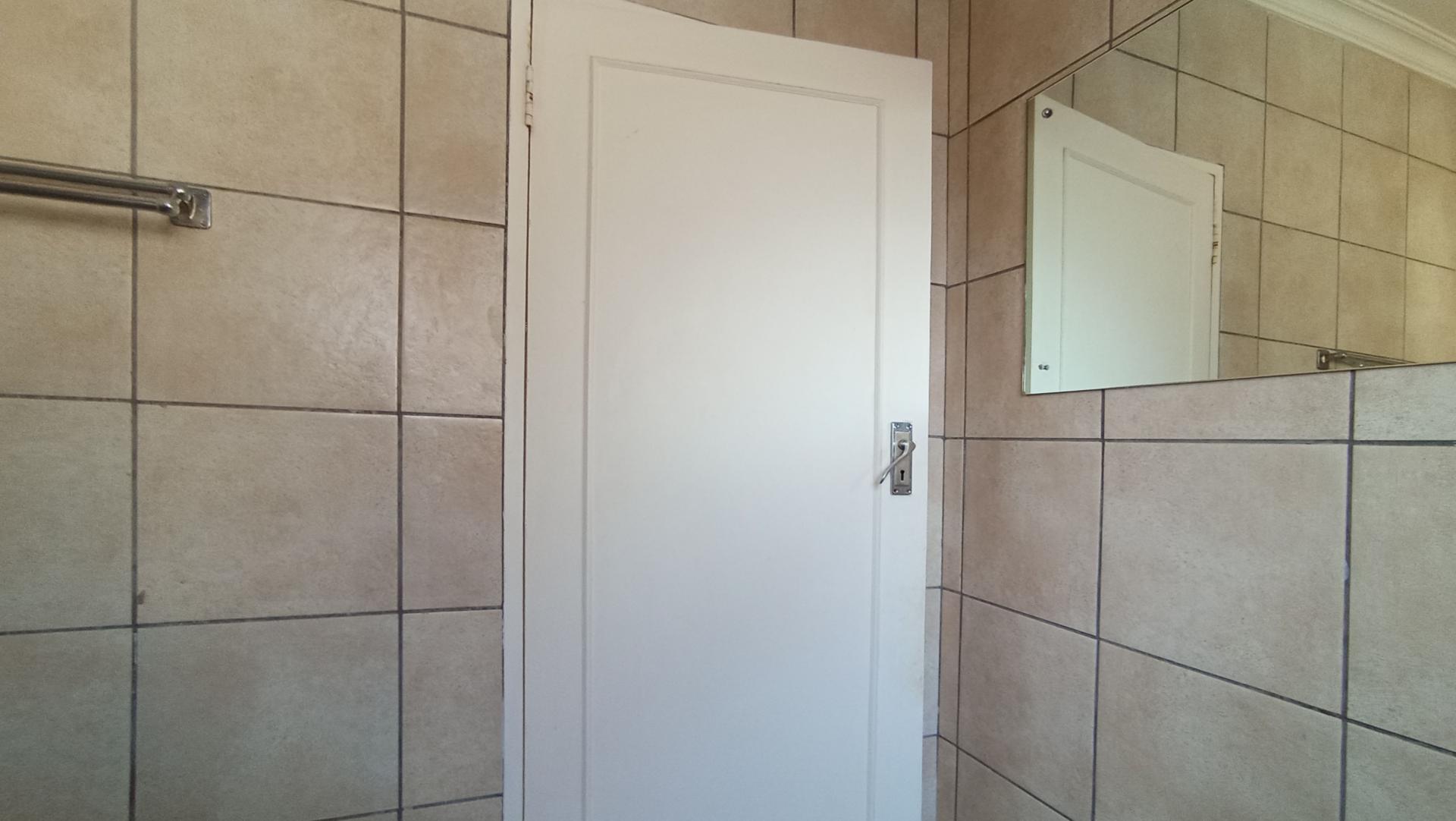 Bathroom 1 - 5 square meters of property in Bryanston