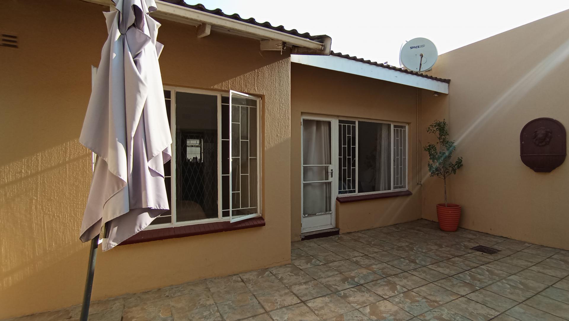 Spaces - 53 square meters of property in Bryanston