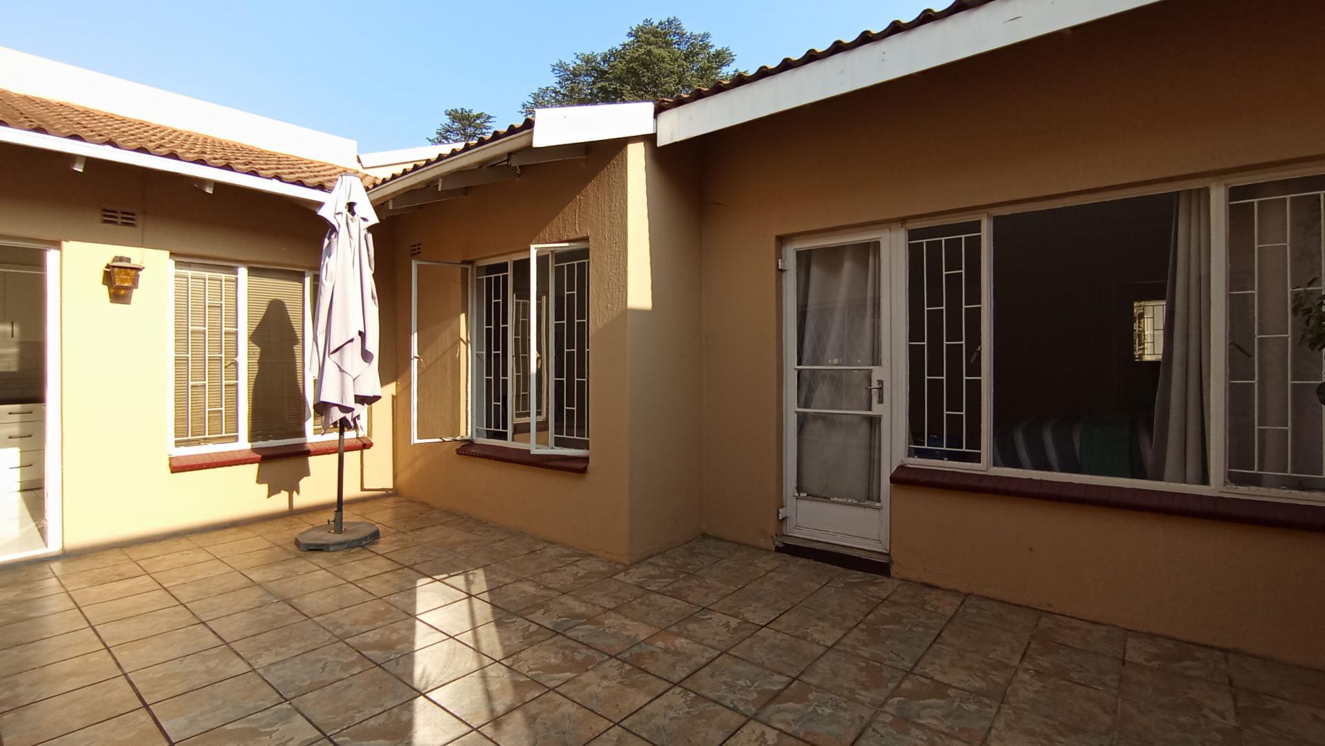 Spaces - 53 square meters of property in Bryanston
