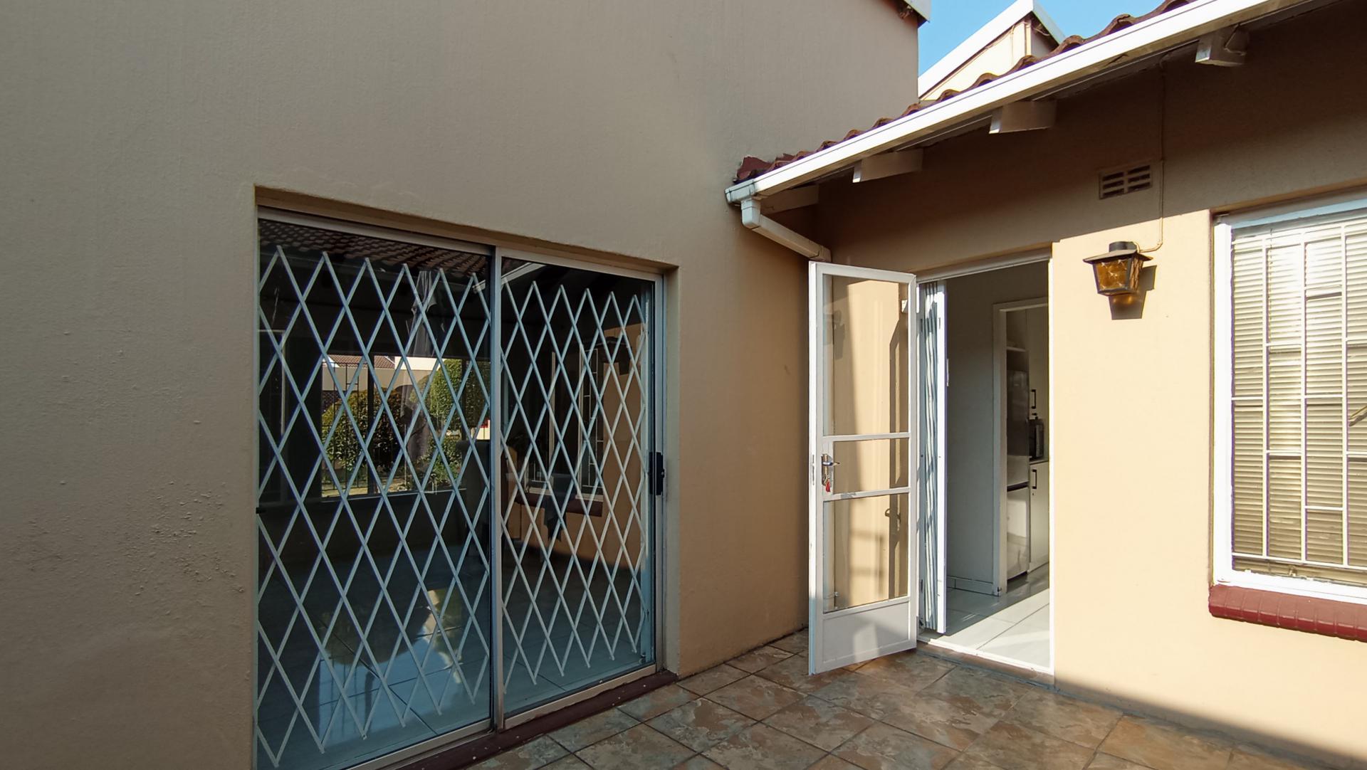 Spaces - 53 square meters of property in Bryanston
