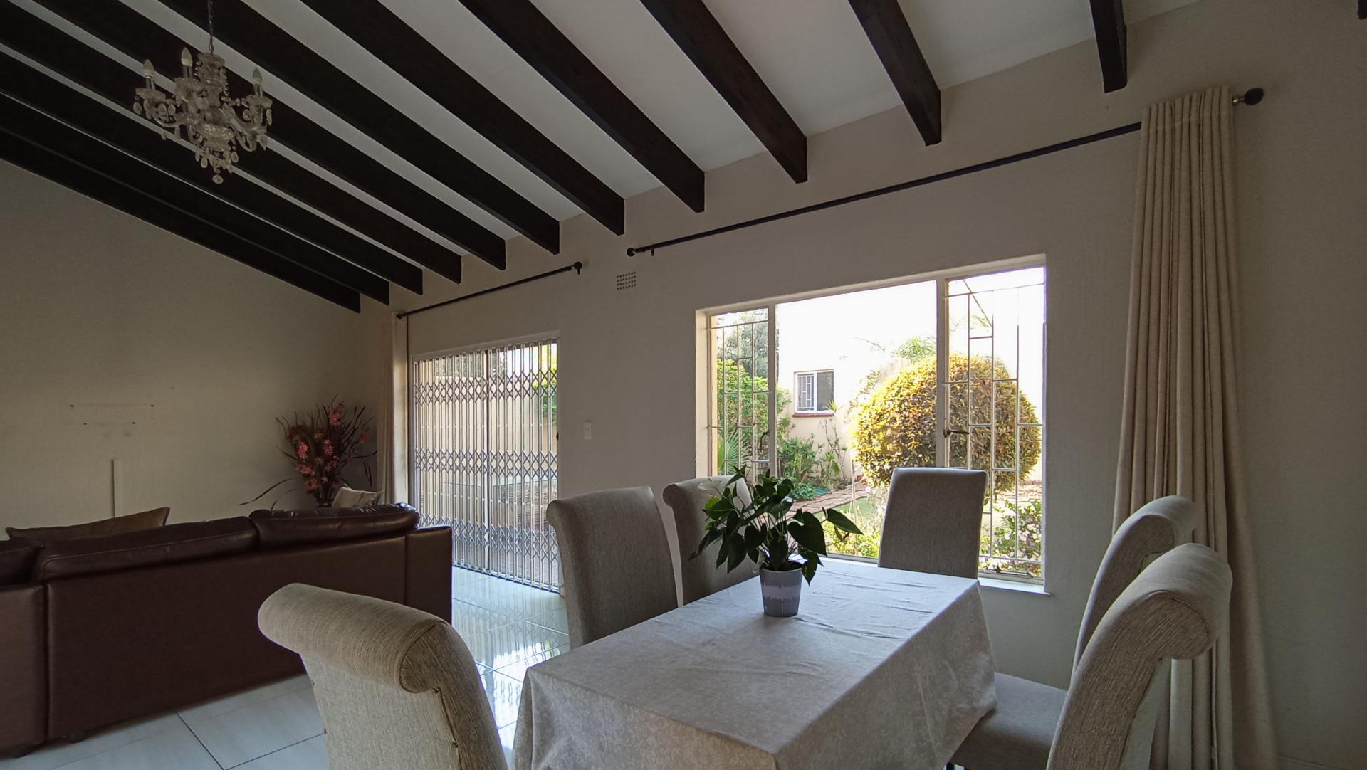 Dining Room - 17 square meters of property in Bryanston