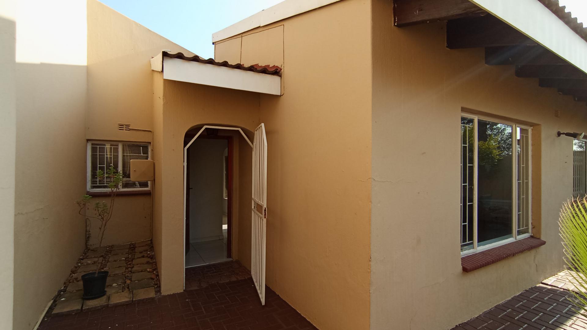 Front View of property in Bryanston