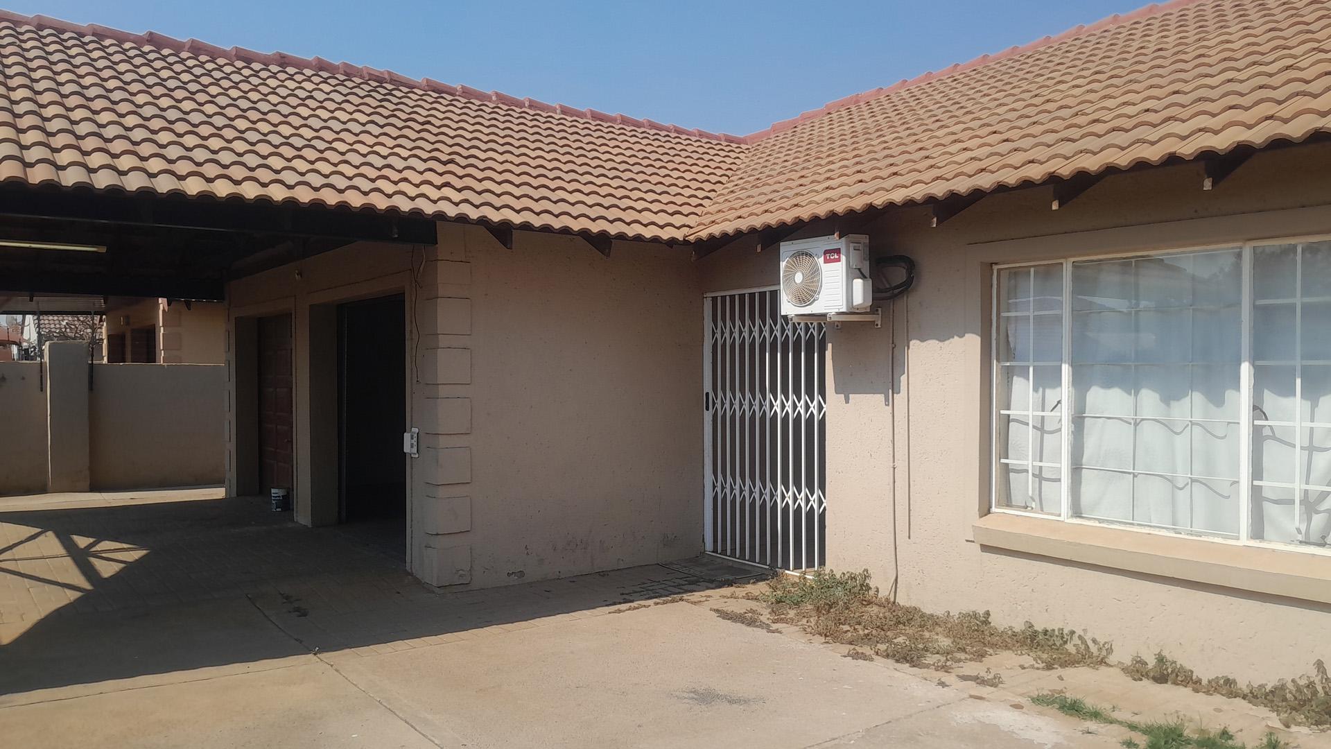 Front View of property in Northam
