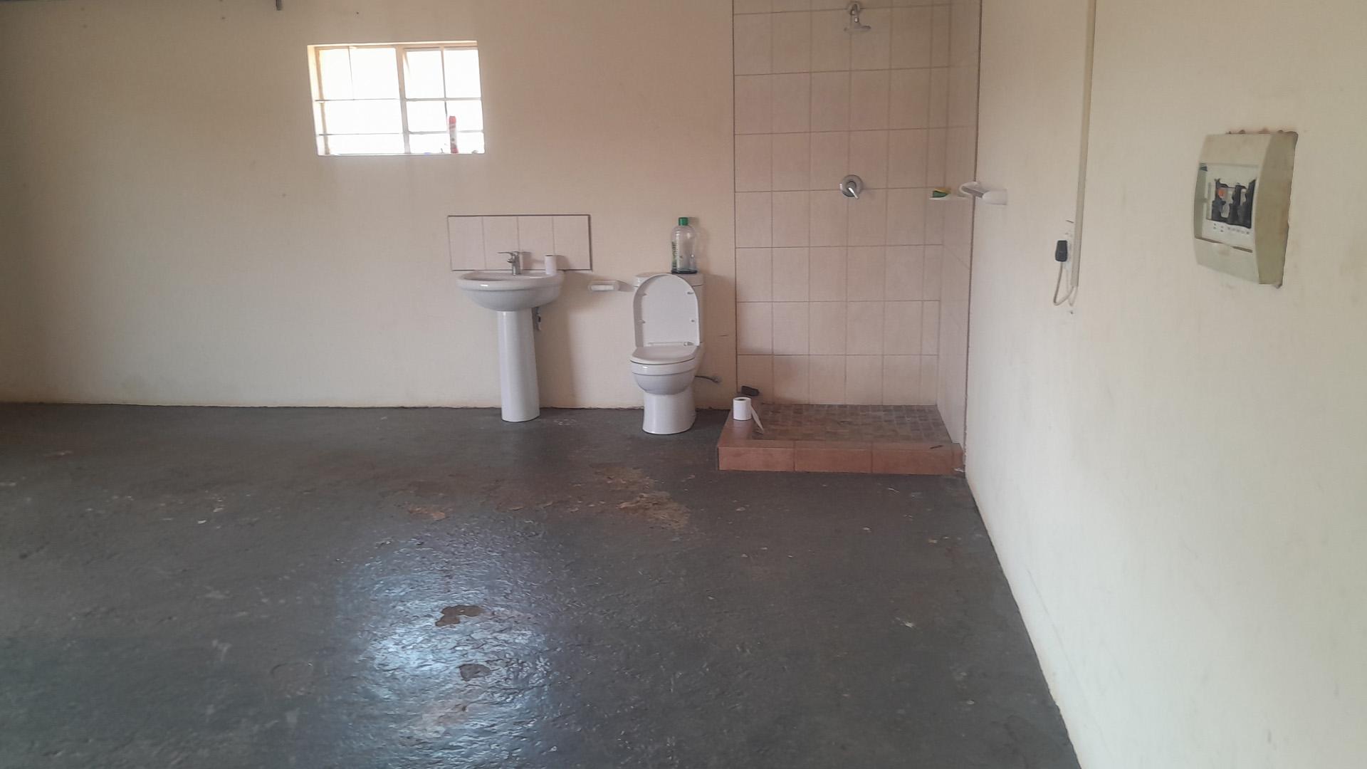 Garage of property in Northam