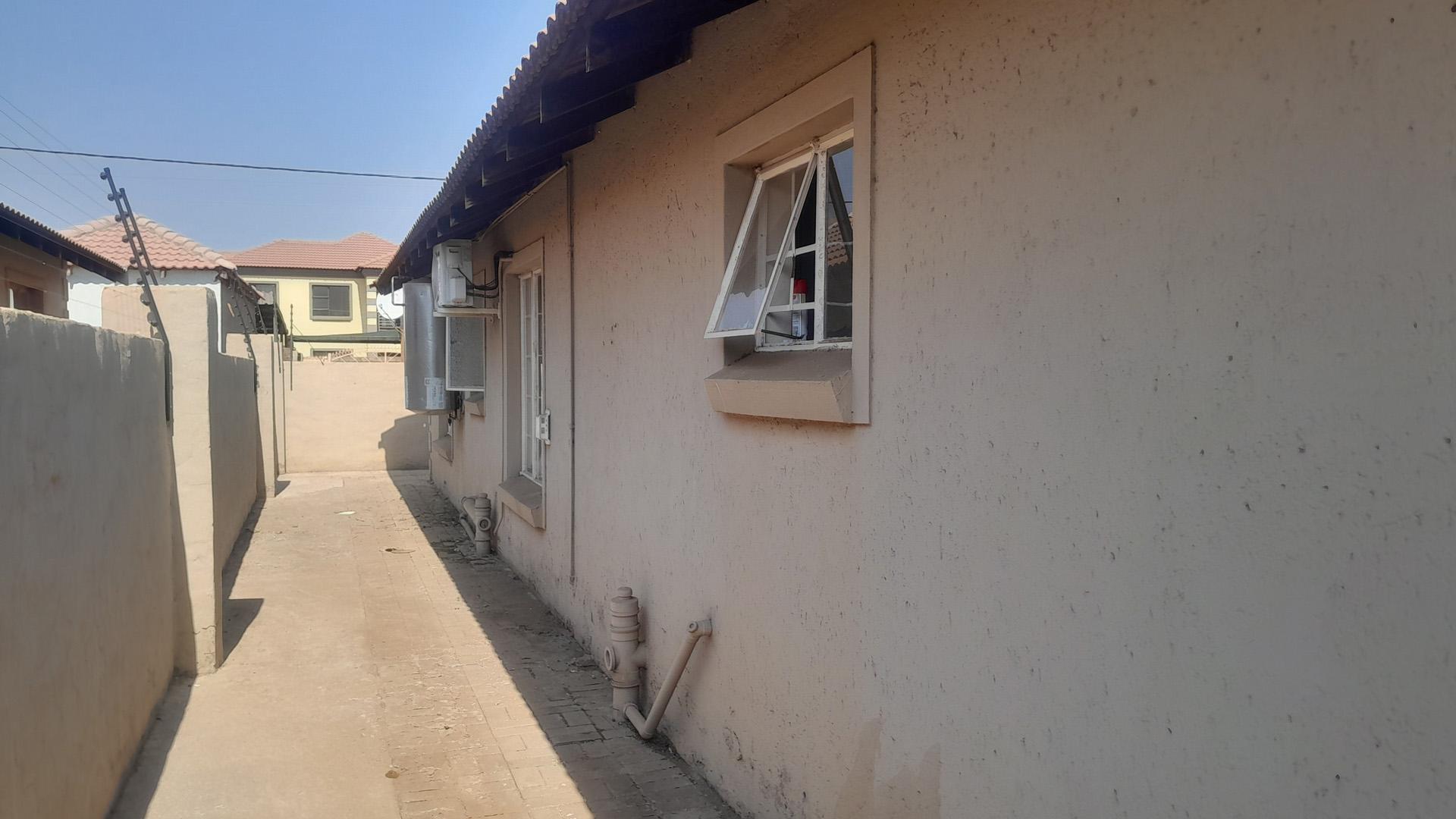 Backyard of property in Northam