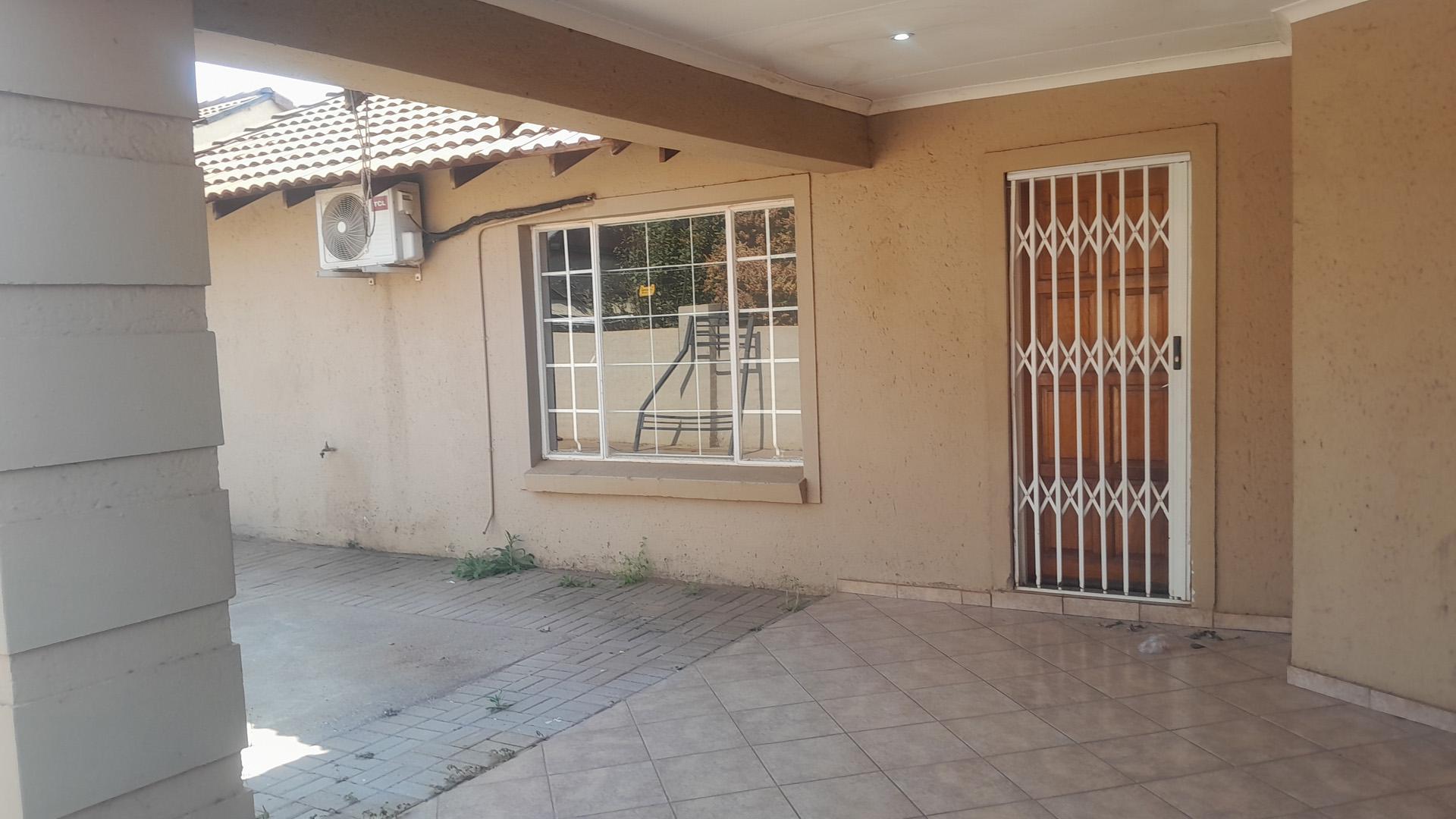 Patio of property in Northam