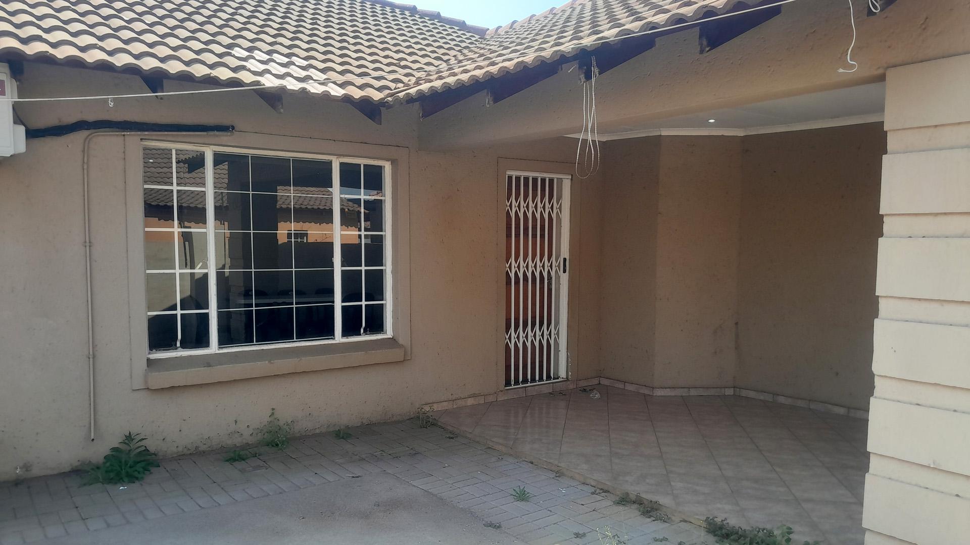 Patio of property in Northam