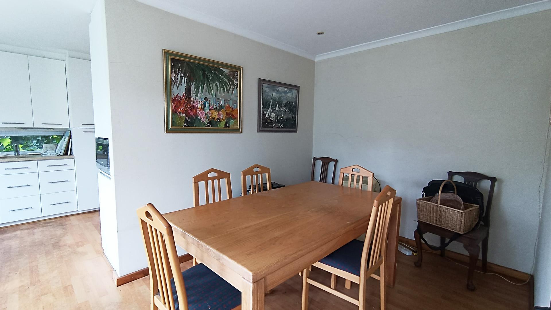 Dining Room - 10 square meters of property in Edgemead