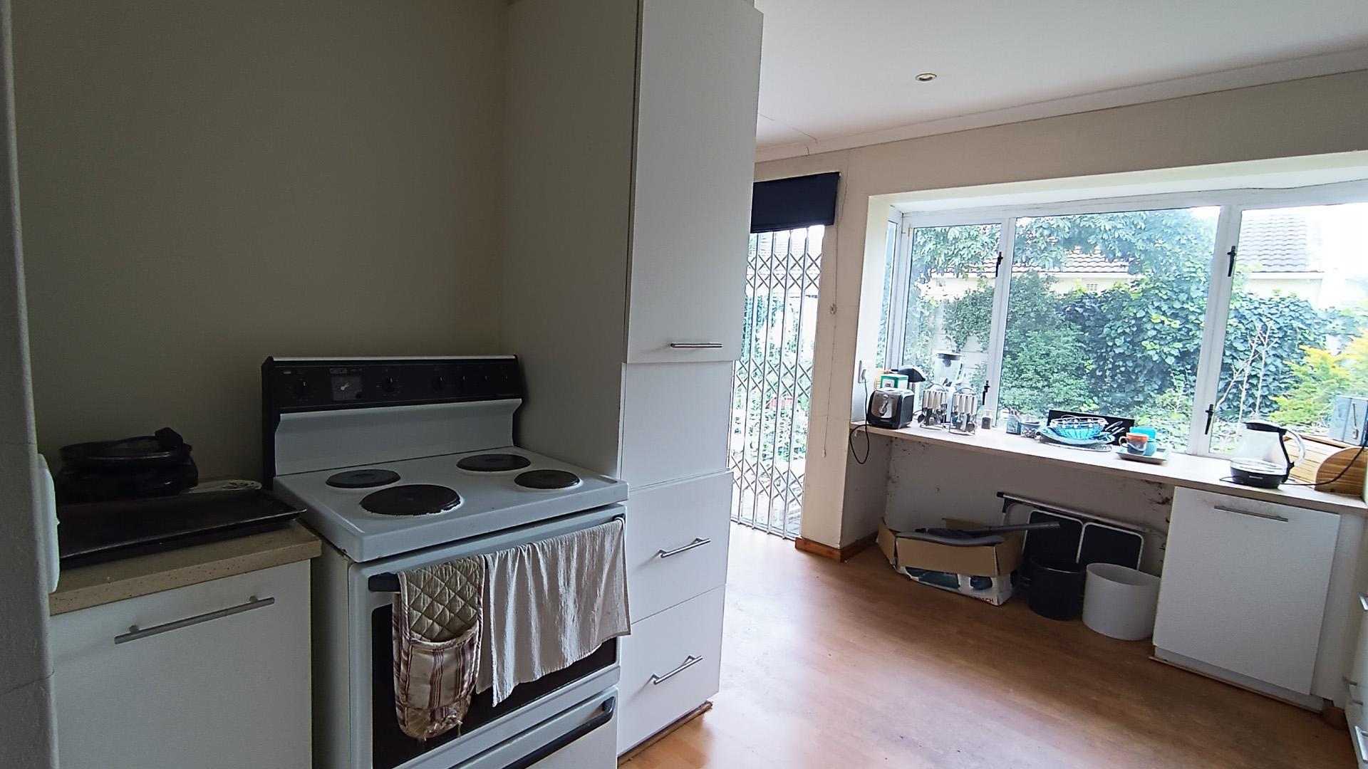 Kitchen - 13 square meters of property in Edgemead