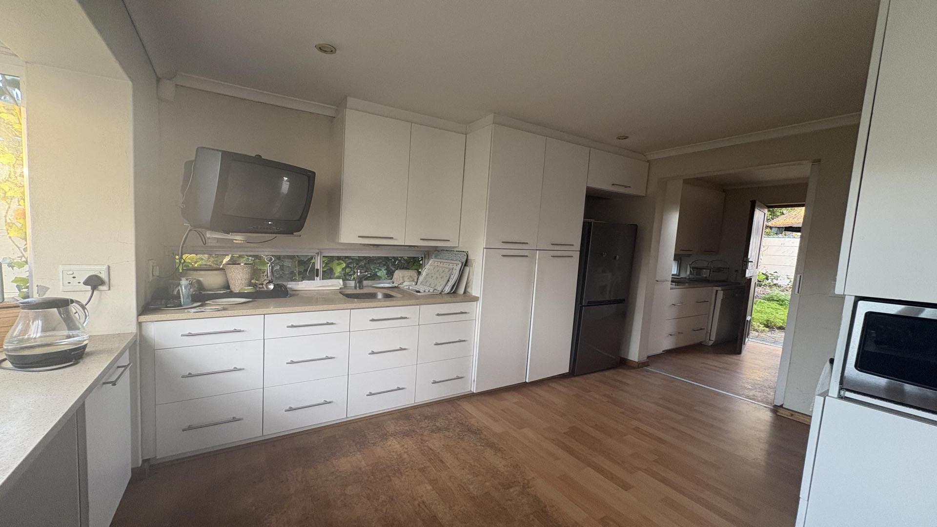 Kitchen - 13 square meters of property in Edgemead