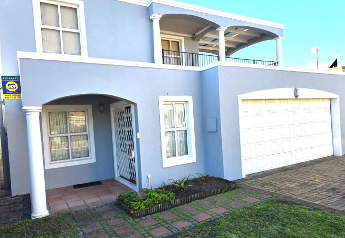 3 Bedroom House for Sale For Sale in Paarl - MR690207