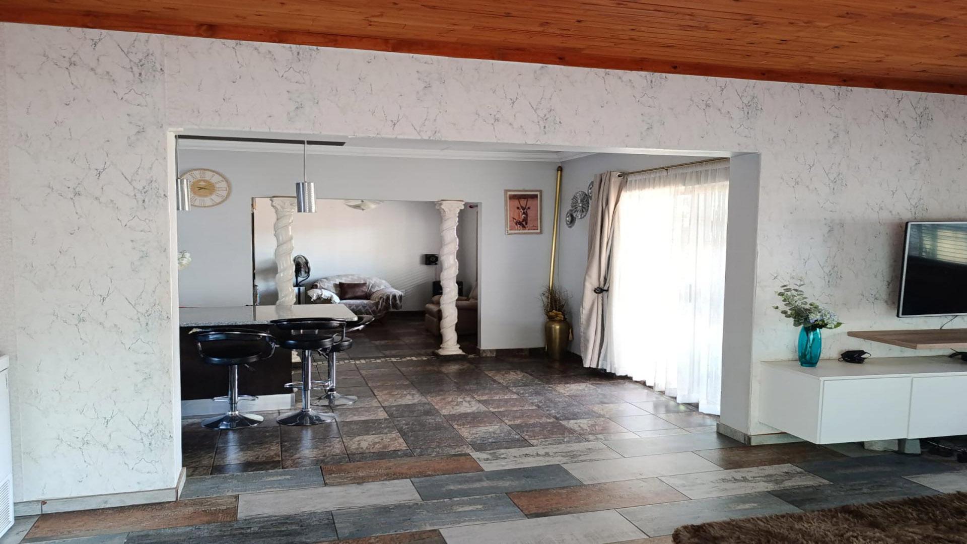 Dining Room of property in Pretoria Gardens