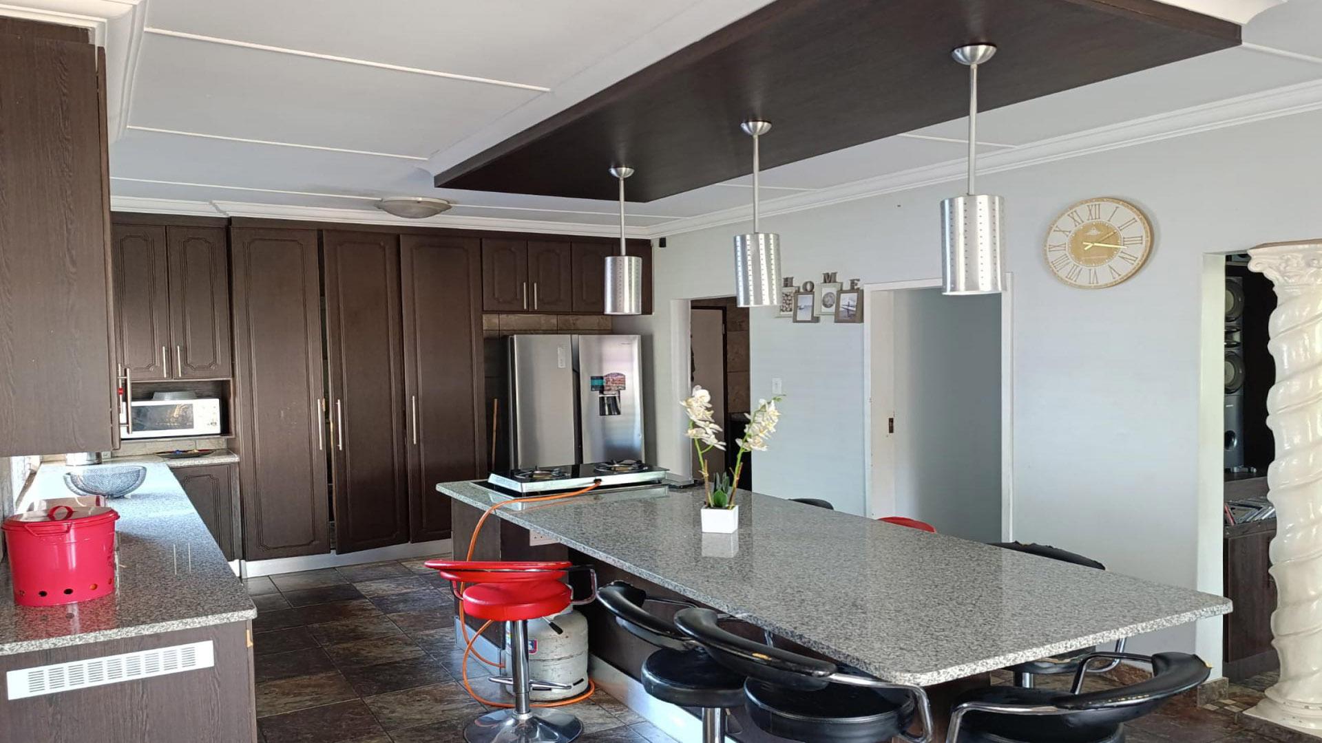 Kitchen of property in Pretoria Gardens