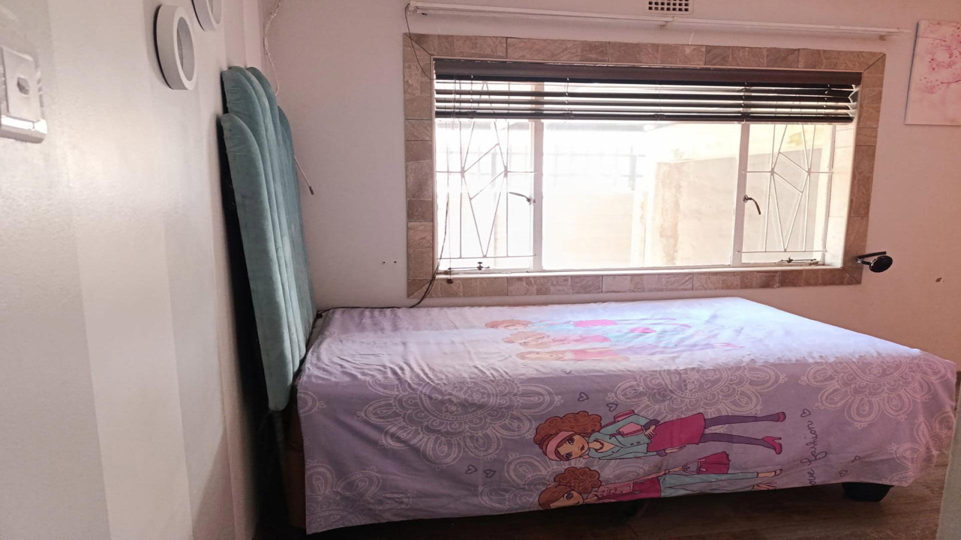 Bed Room 3 of property in Pretoria Gardens