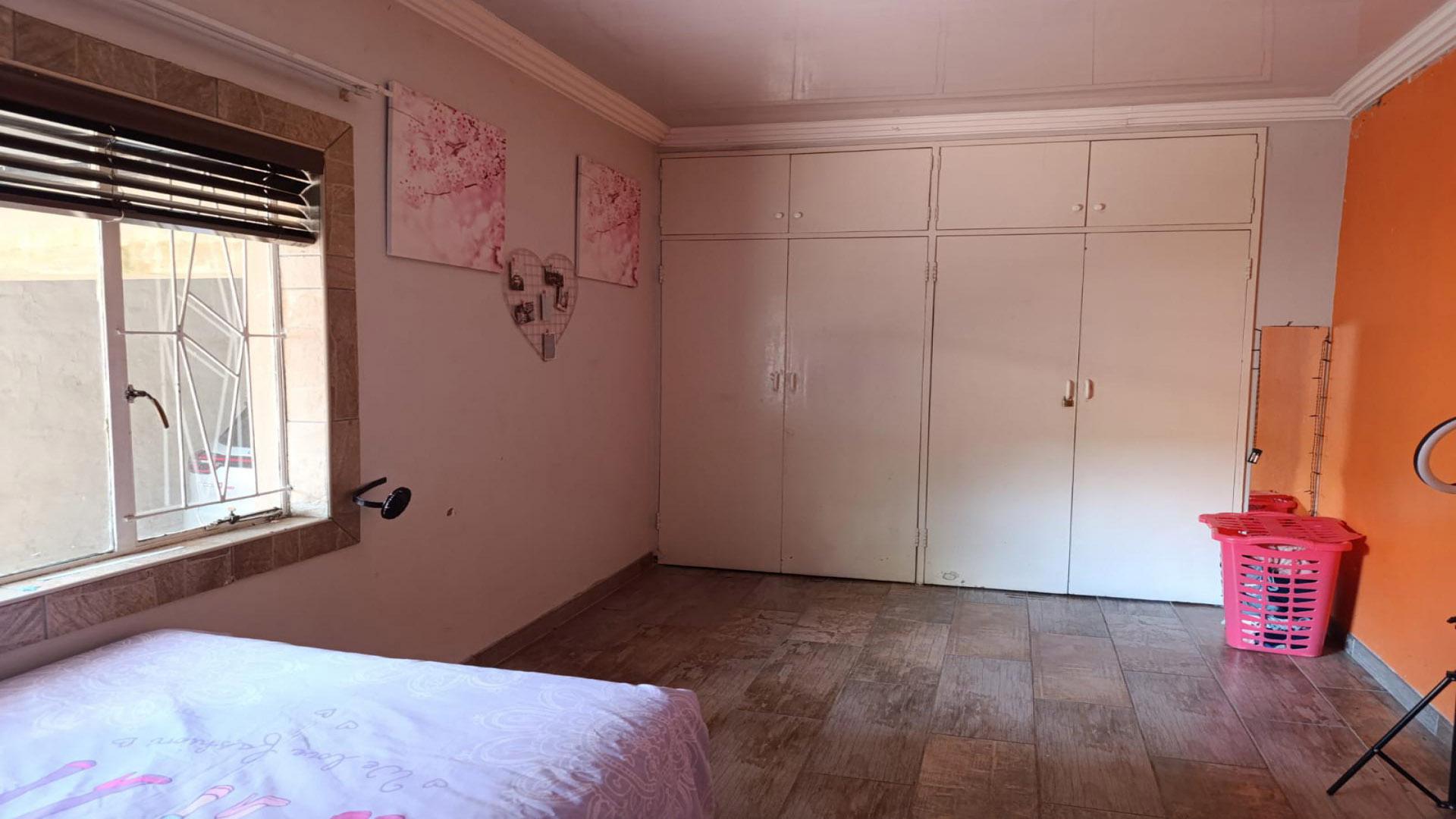 Bed Room 3 of property in Pretoria Gardens