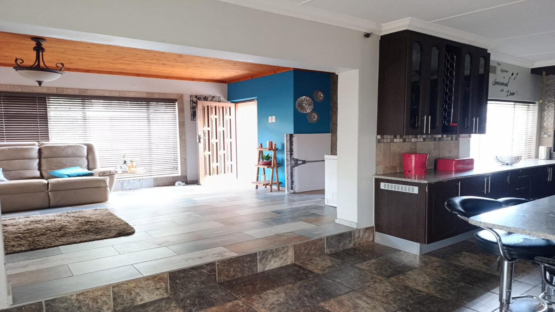 Kitchen of property in Pretoria Gardens