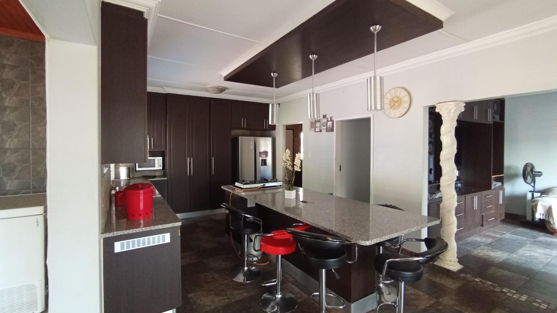 Kitchen - 31 square meters of property in Pretoria Gardens