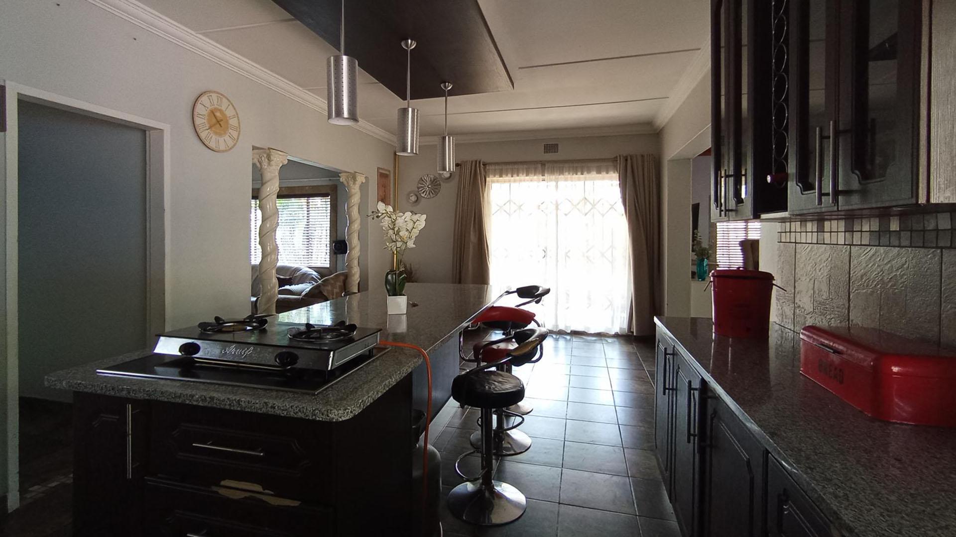 Kitchen - 31 square meters of property in Pretoria Gardens